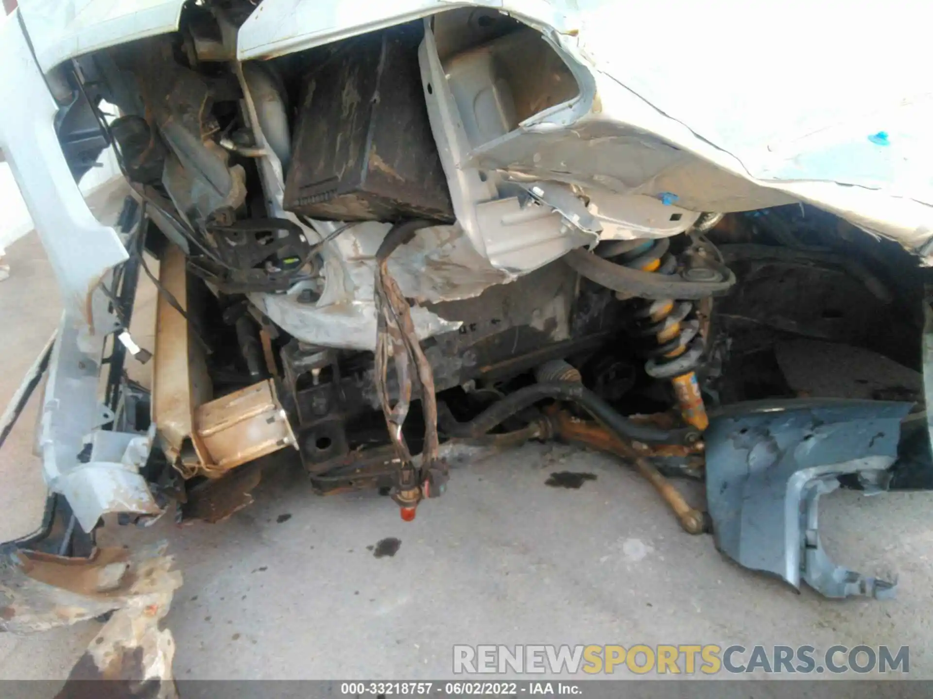 6 Photograph of a damaged car 5TFCZ5AN3LX235143 TOYOTA TACOMA 4WD 2020