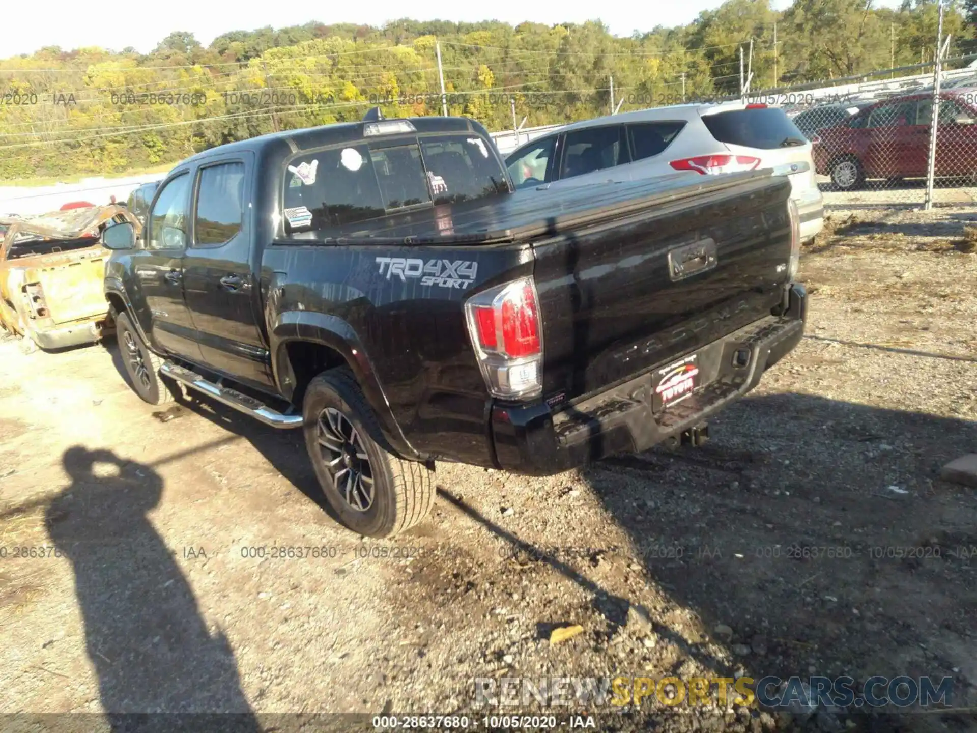 3 Photograph of a damaged car 5TFCZ5AN3LX237085 TOYOTA TACOMA 4WD 2020