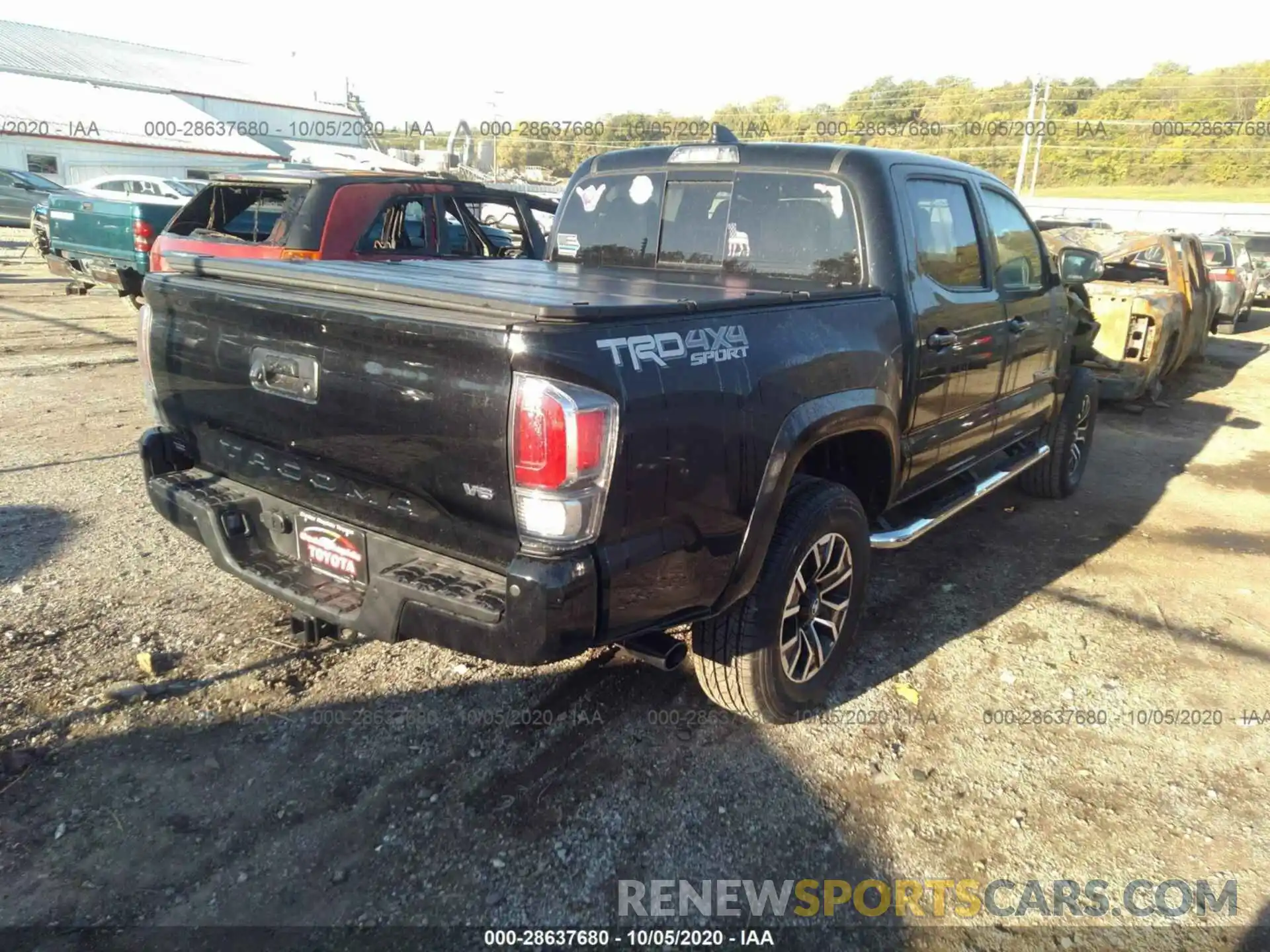 4 Photograph of a damaged car 5TFCZ5AN3LX237085 TOYOTA TACOMA 4WD 2020