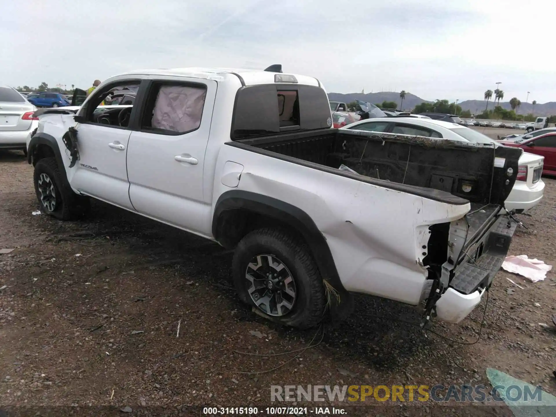 3 Photograph of a damaged car 5TFCZ5AN3LX242125 TOYOTA TACOMA 4WD 2020