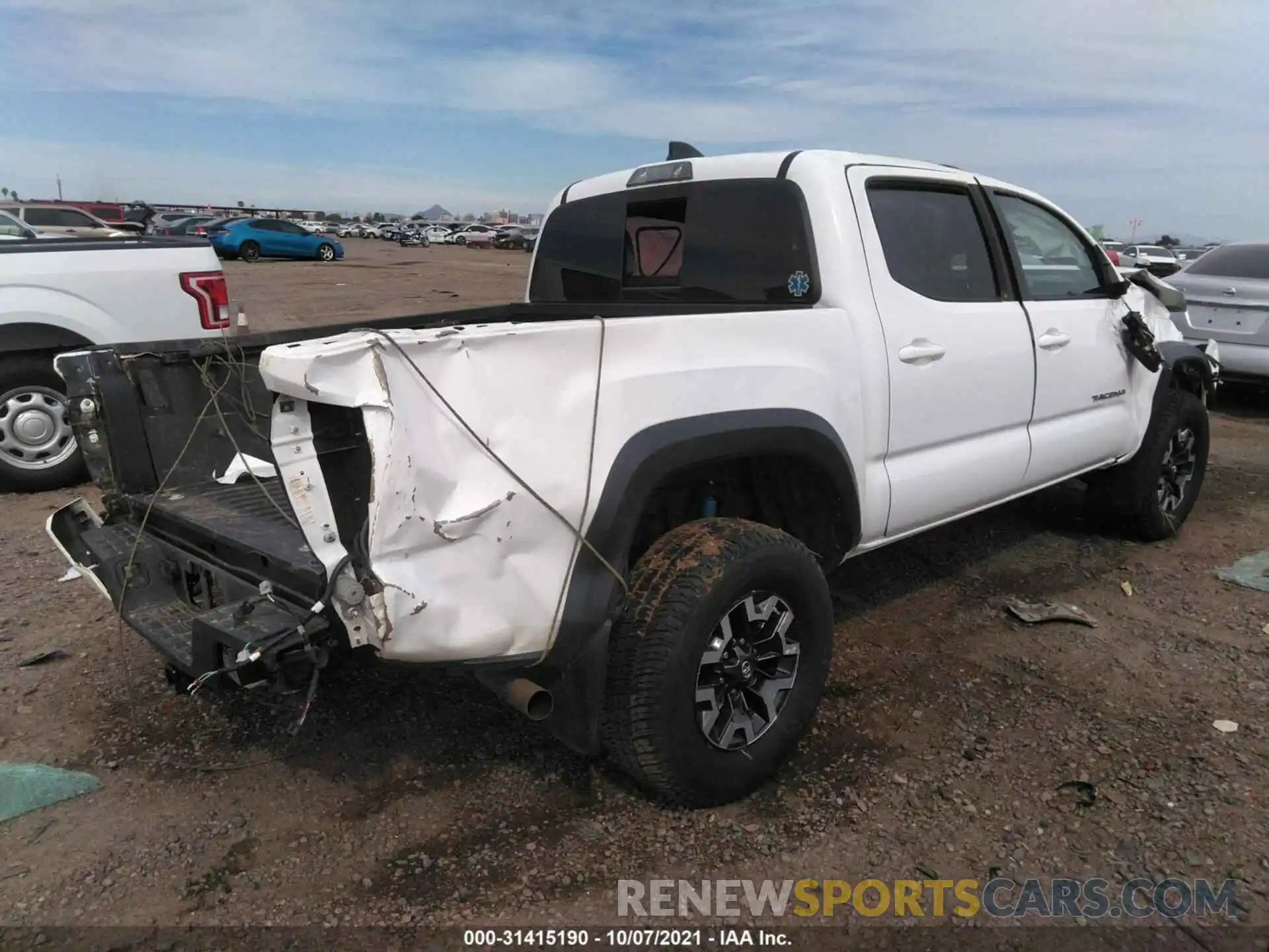 4 Photograph of a damaged car 5TFCZ5AN3LX242125 TOYOTA TACOMA 4WD 2020