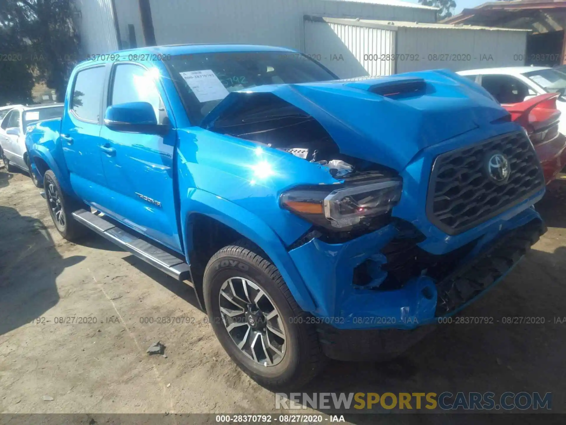 1 Photograph of a damaged car 5TFCZ5AN4LX216715 TOYOTA TACOMA 4WD 2020