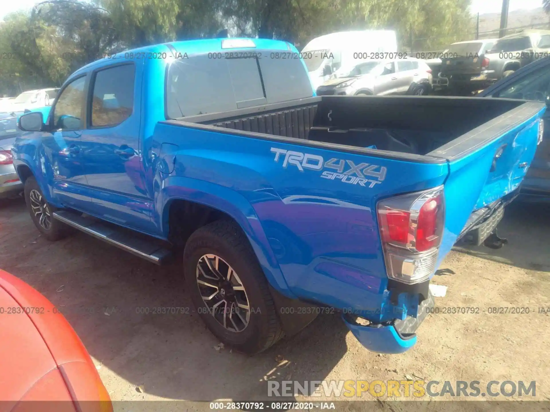 3 Фотография поврежденного автомобиля 5TFCZ5AN4LX216715 TOYOTA TACOMA 4WD 2020