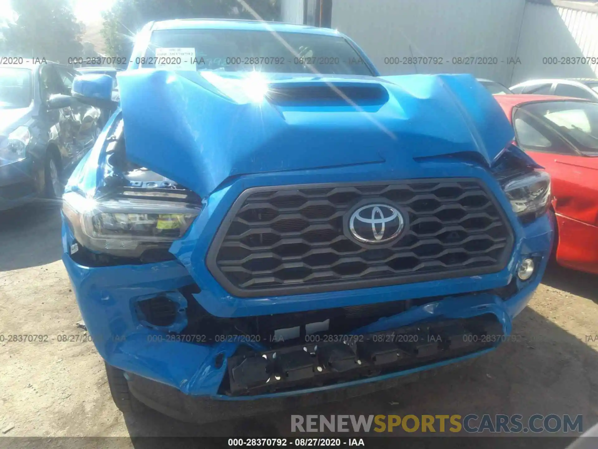 6 Photograph of a damaged car 5TFCZ5AN4LX216715 TOYOTA TACOMA 4WD 2020