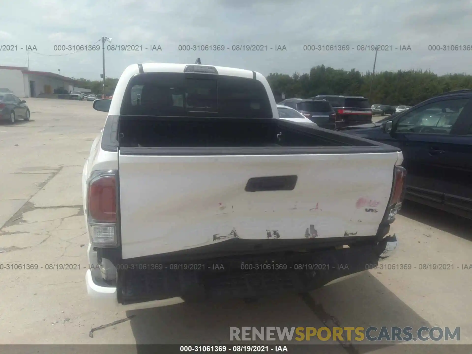 6 Photograph of a damaged car 5TFCZ5AN4LX221171 TOYOTA TACOMA 4WD 2020