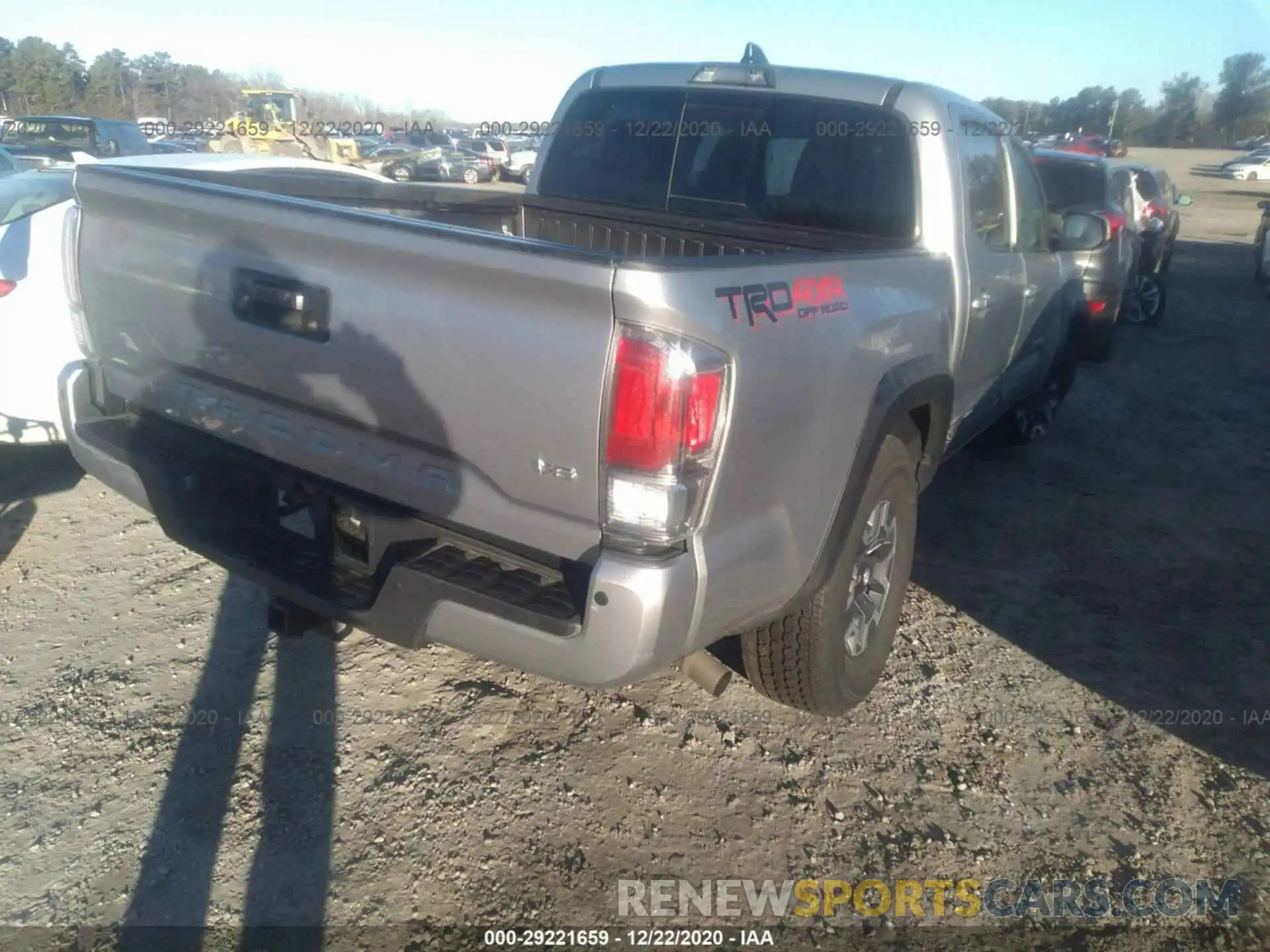 4 Photograph of a damaged car 5TFCZ5AN4LX224068 TOYOTA TACOMA 4WD 2020