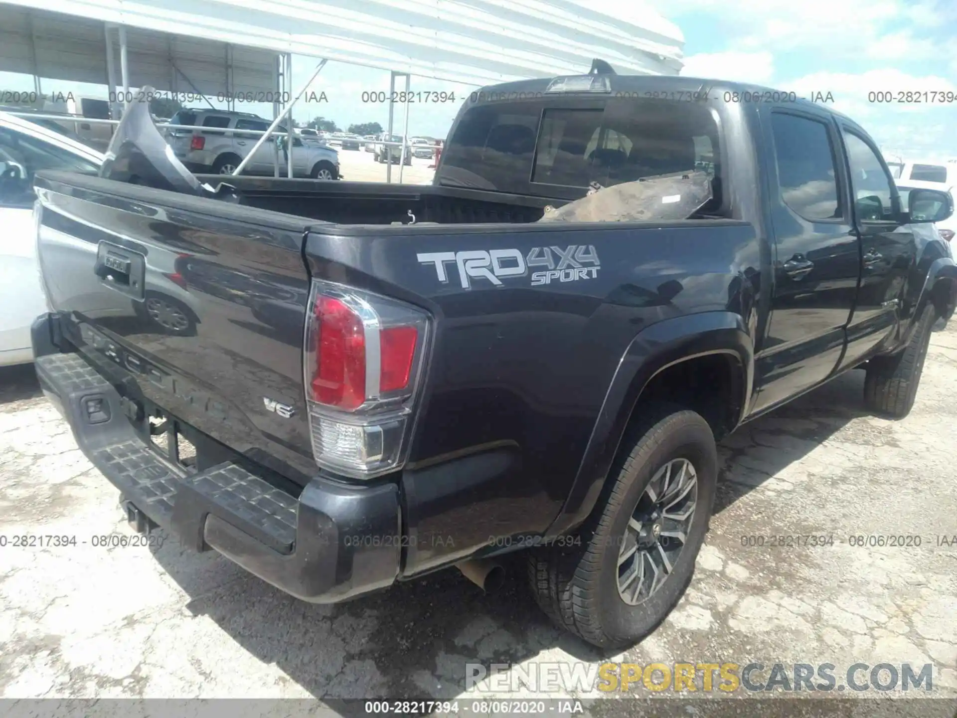 4 Фотография поврежденного автомобиля 5TFCZ5AN4LX225527 TOYOTA TACOMA 4WD 2020