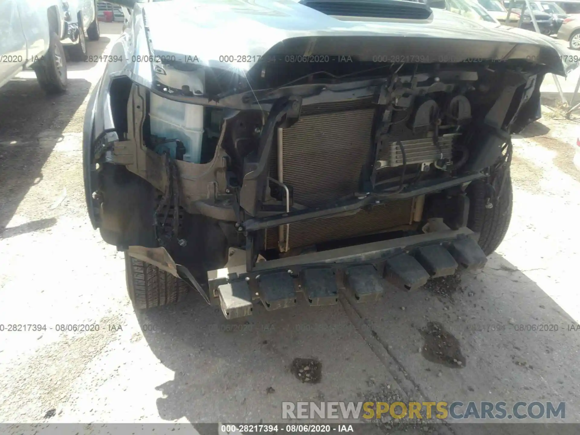 6 Photograph of a damaged car 5TFCZ5AN4LX225527 TOYOTA TACOMA 4WD 2020