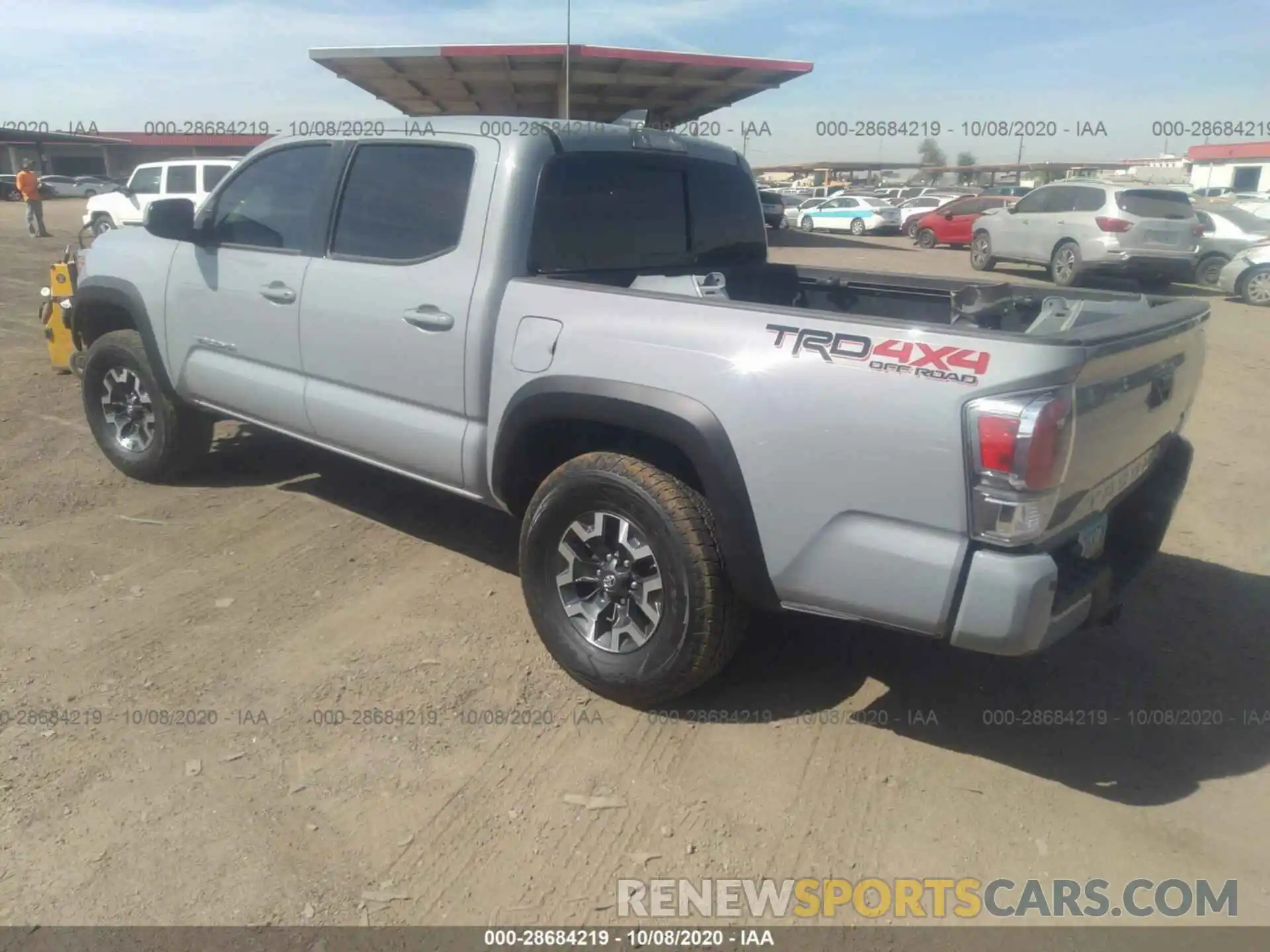 3 Фотография поврежденного автомобиля 5TFCZ5AN4LX228704 TOYOTA TACOMA 4WD 2020