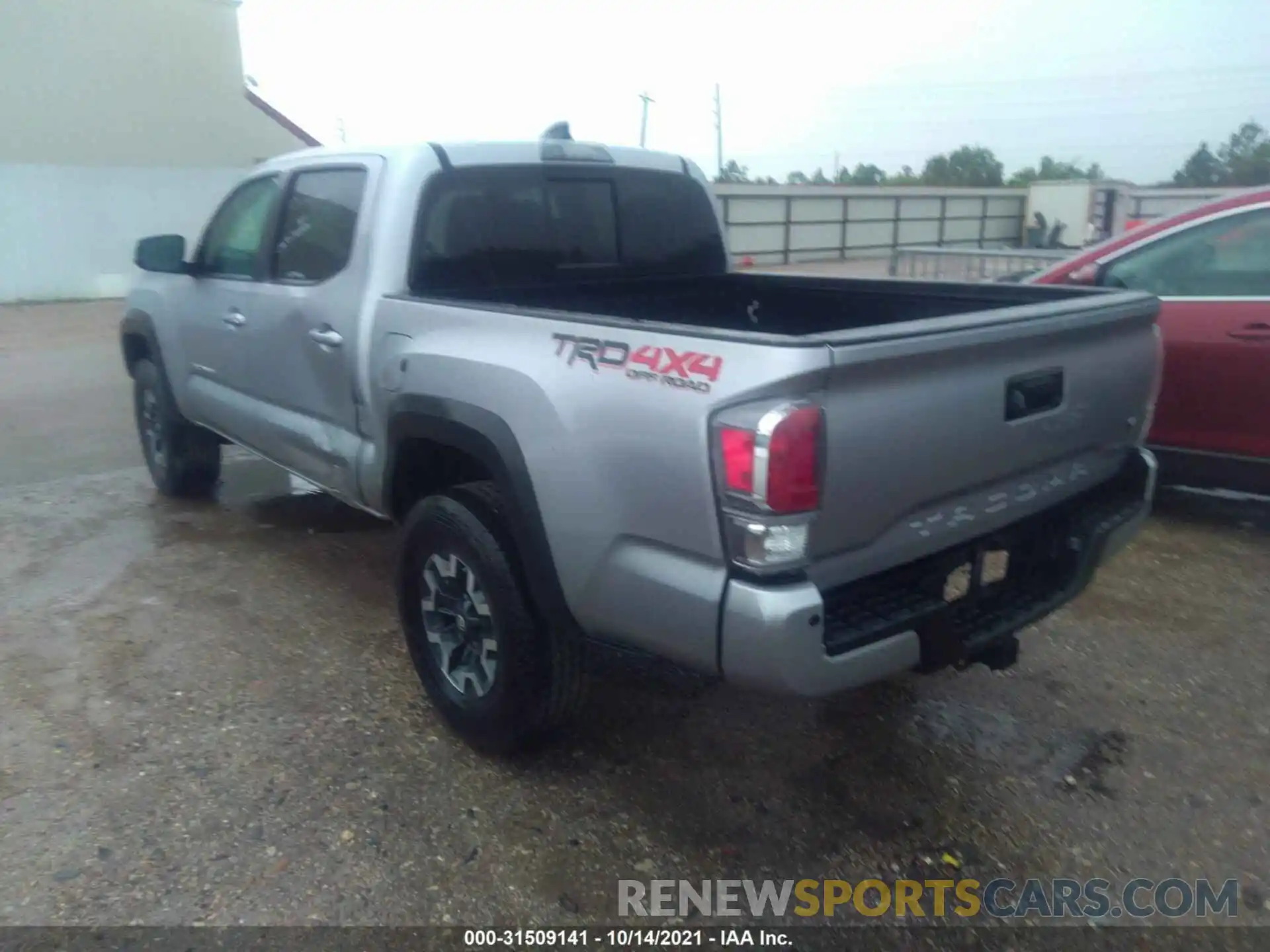 3 Фотография поврежденного автомобиля 5TFCZ5AN4LX230517 TOYOTA TACOMA 4WD 2020