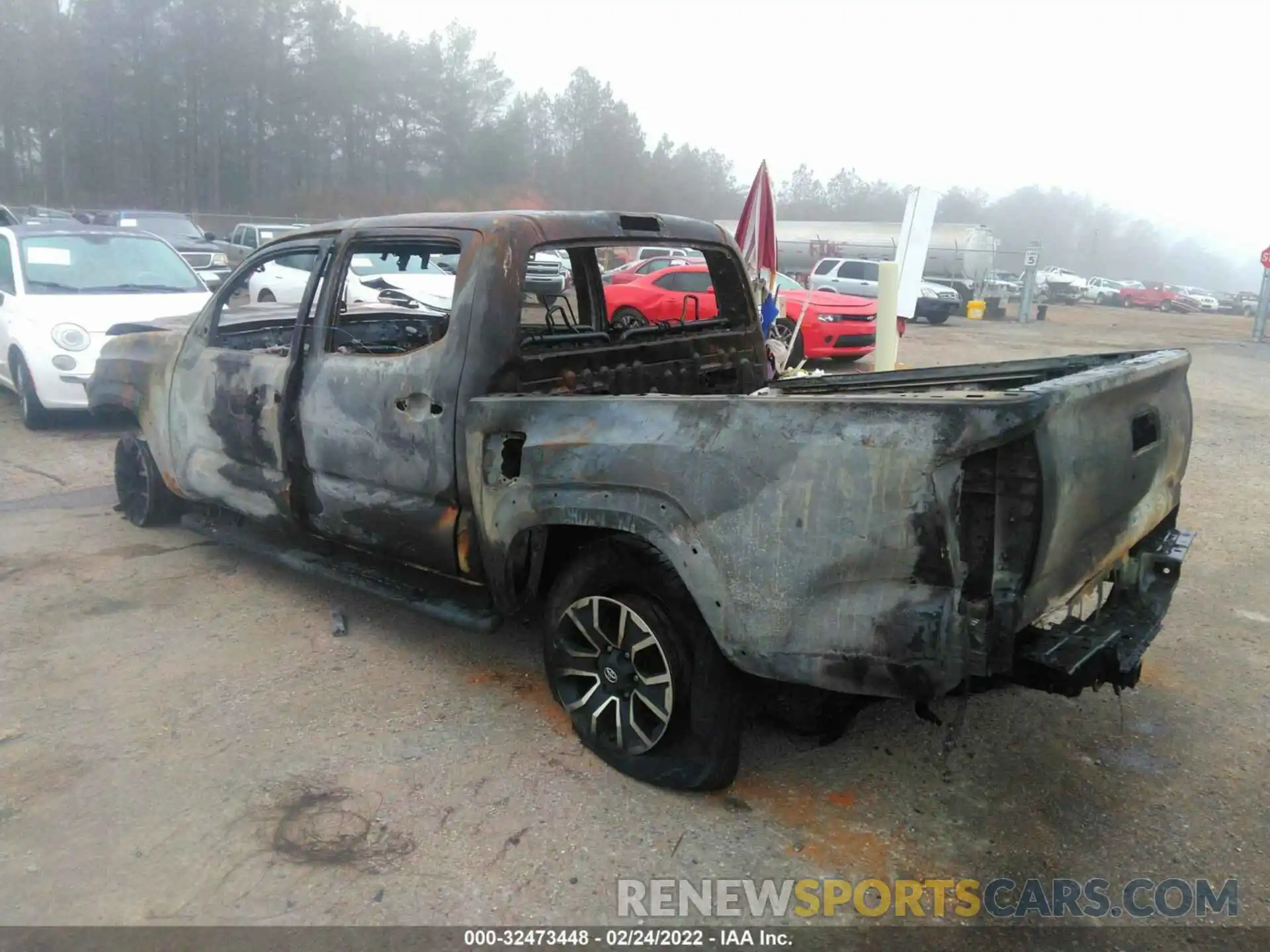 3 Photograph of a damaged car 5TFCZ5AN4LX236768 TOYOTA TACOMA 4WD 2020