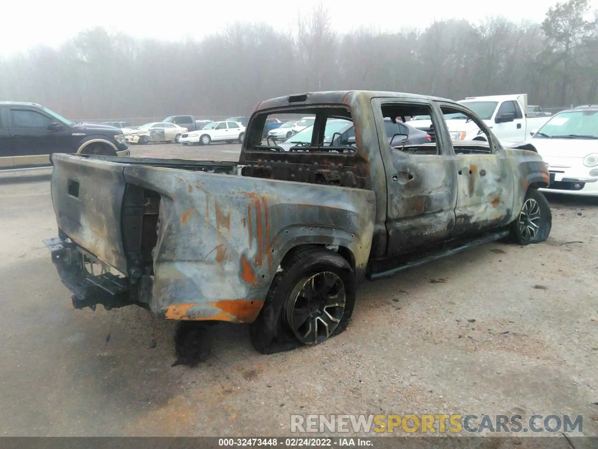 4 Photograph of a damaged car 5TFCZ5AN4LX236768 TOYOTA TACOMA 4WD 2020