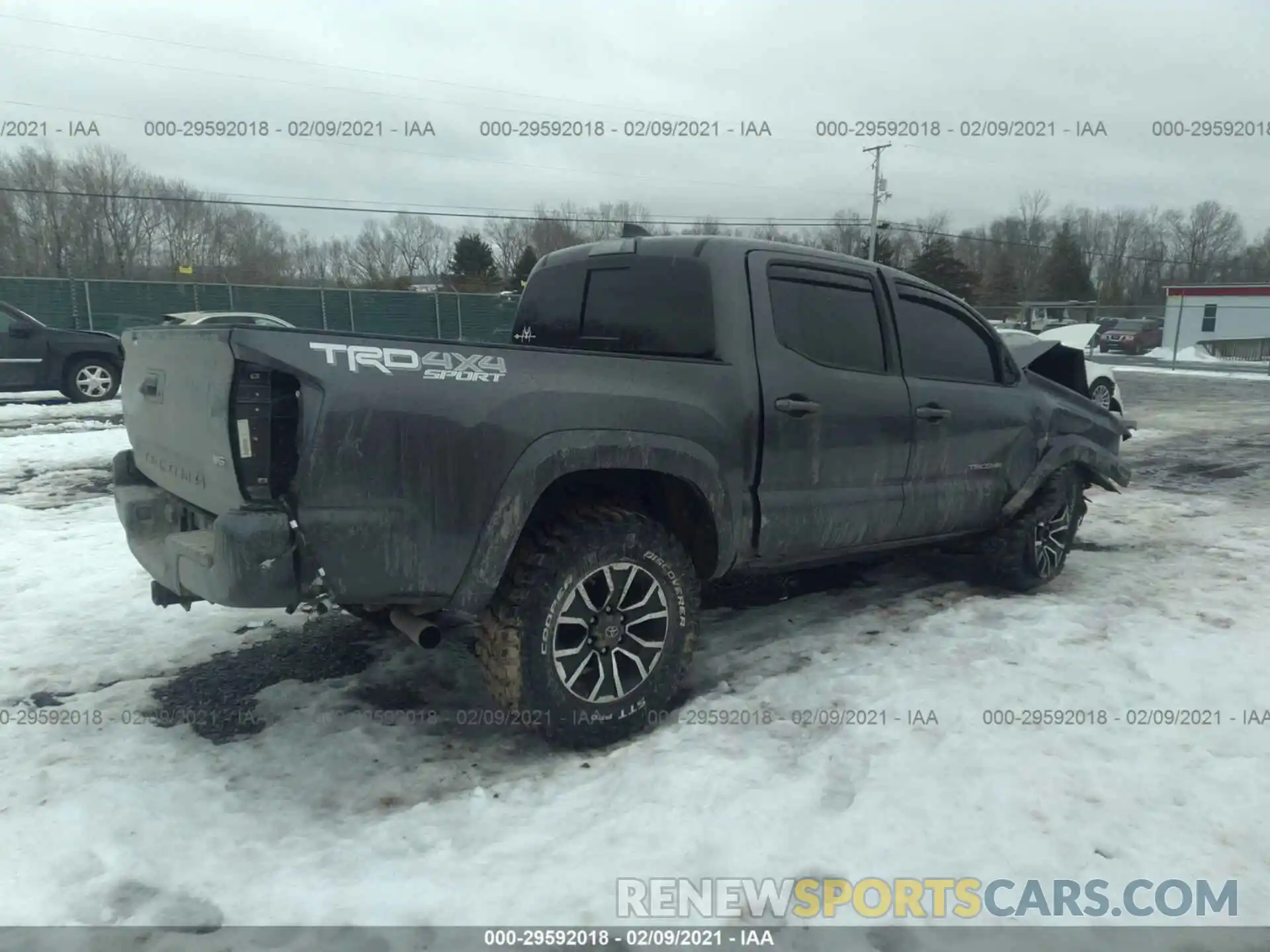 4 Photograph of a damaged car 5TFCZ5AN4LX237161 TOYOTA TACOMA 4WD 2020