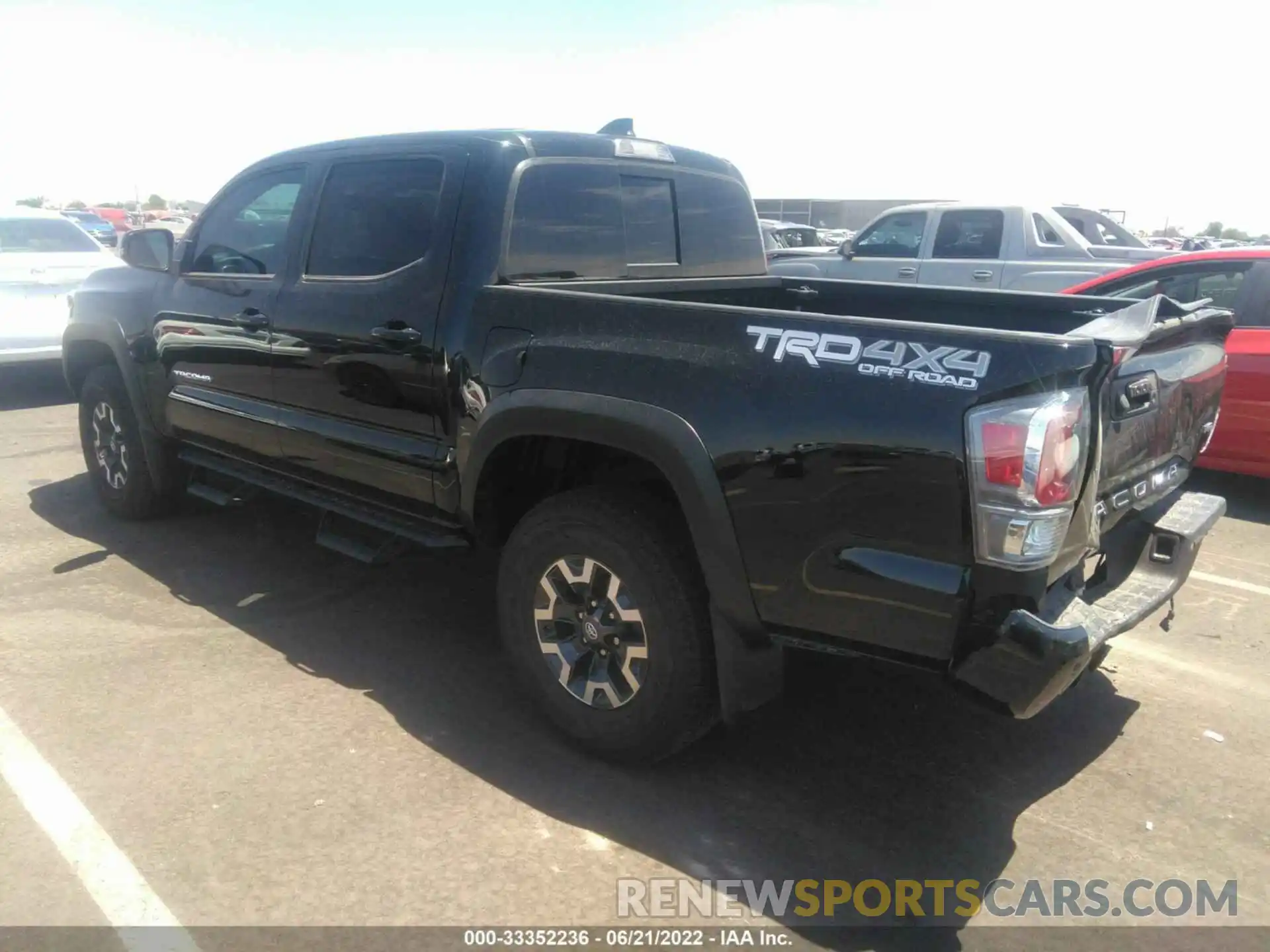 3 Photograph of a damaged car 5TFCZ5AN4LX239525 TOYOTA TACOMA 4WD 2020