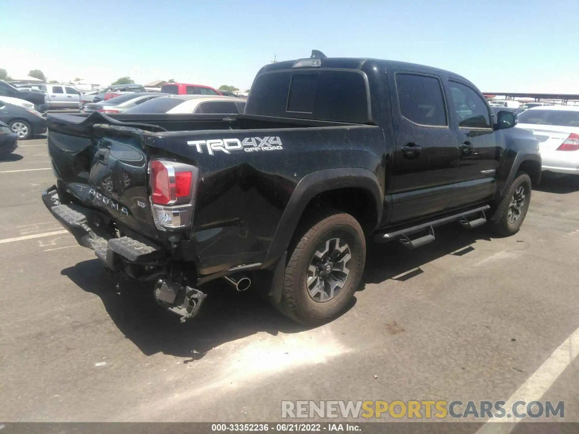 4 Photograph of a damaged car 5TFCZ5AN4LX239525 TOYOTA TACOMA 4WD 2020