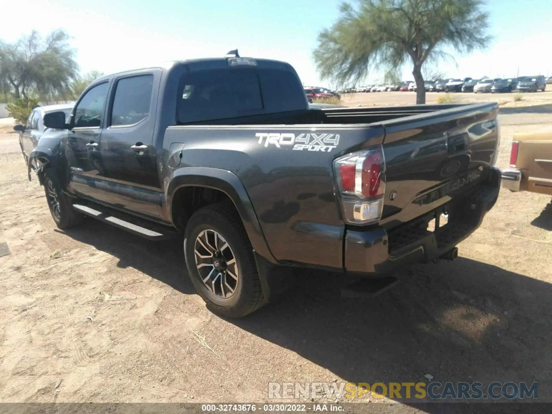 3 Photograph of a damaged car 5TFCZ5AN4LX242652 TOYOTA TACOMA 4WD 2020