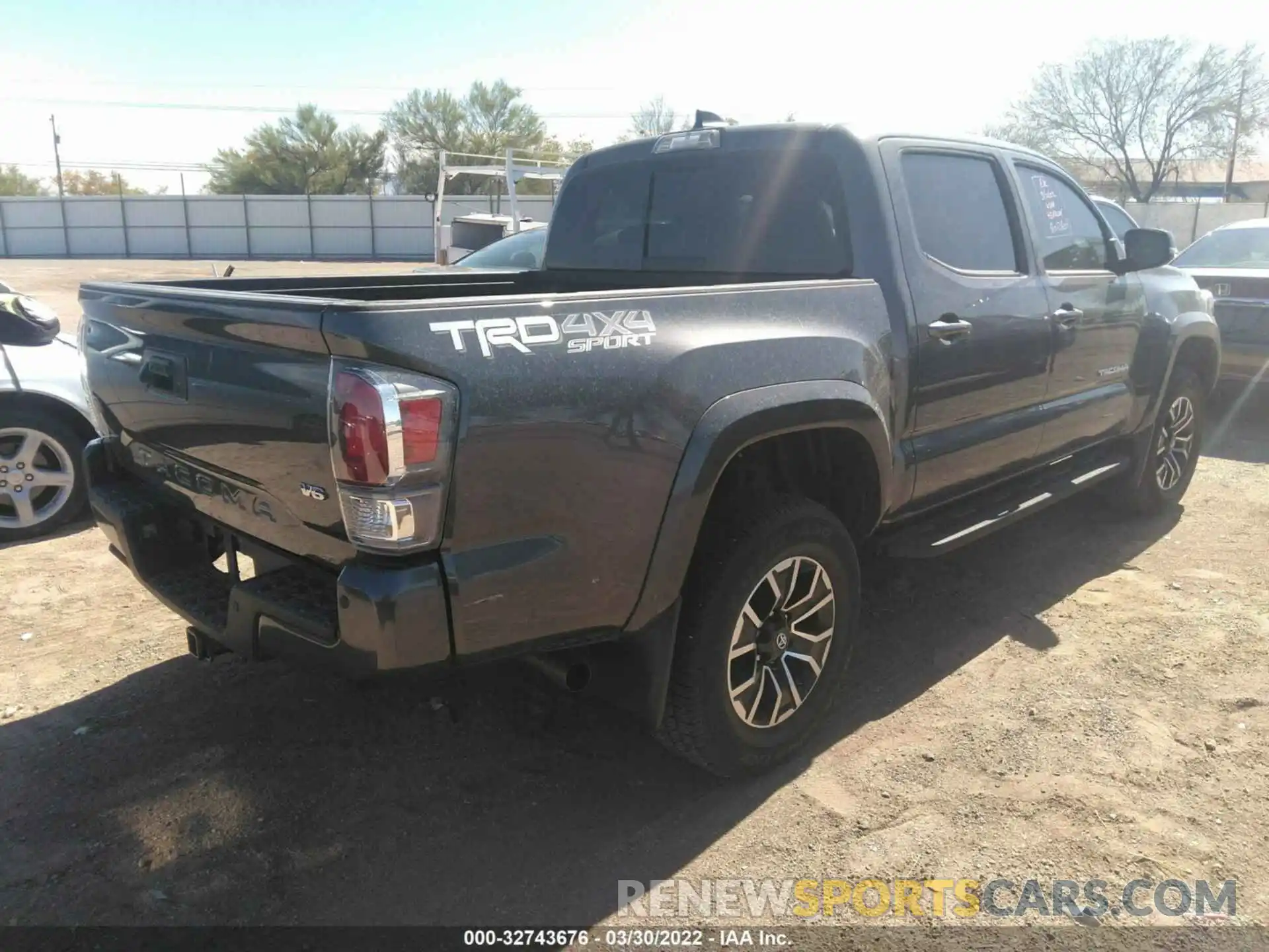 4 Photograph of a damaged car 5TFCZ5AN4LX242652 TOYOTA TACOMA 4WD 2020