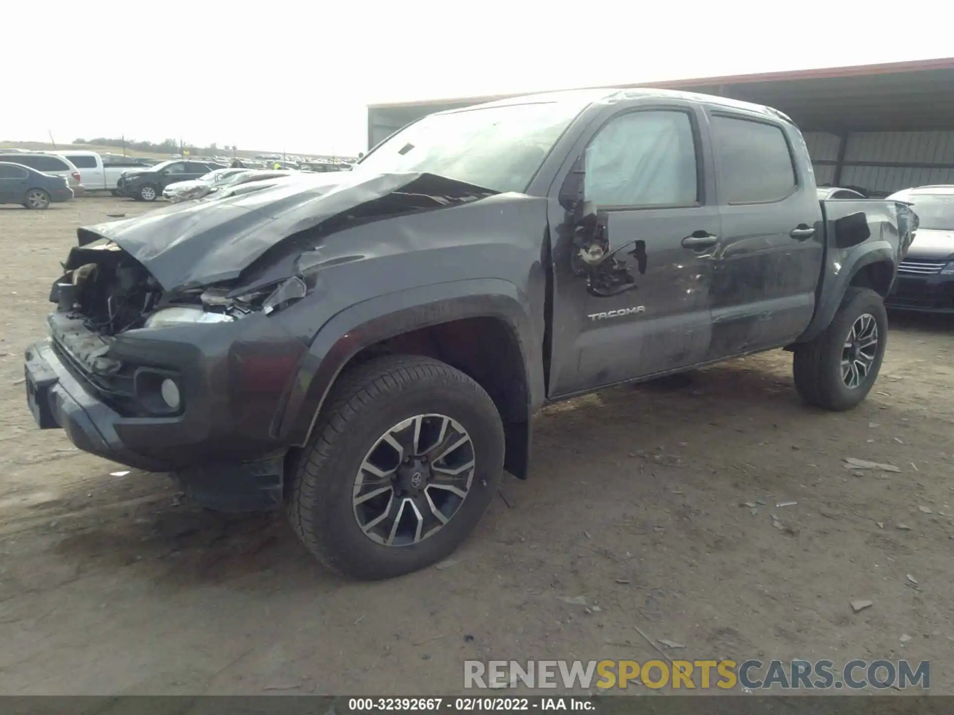 2 Photograph of a damaged car 5TFCZ5AN5LX220935 TOYOTA TACOMA 4WD 2020