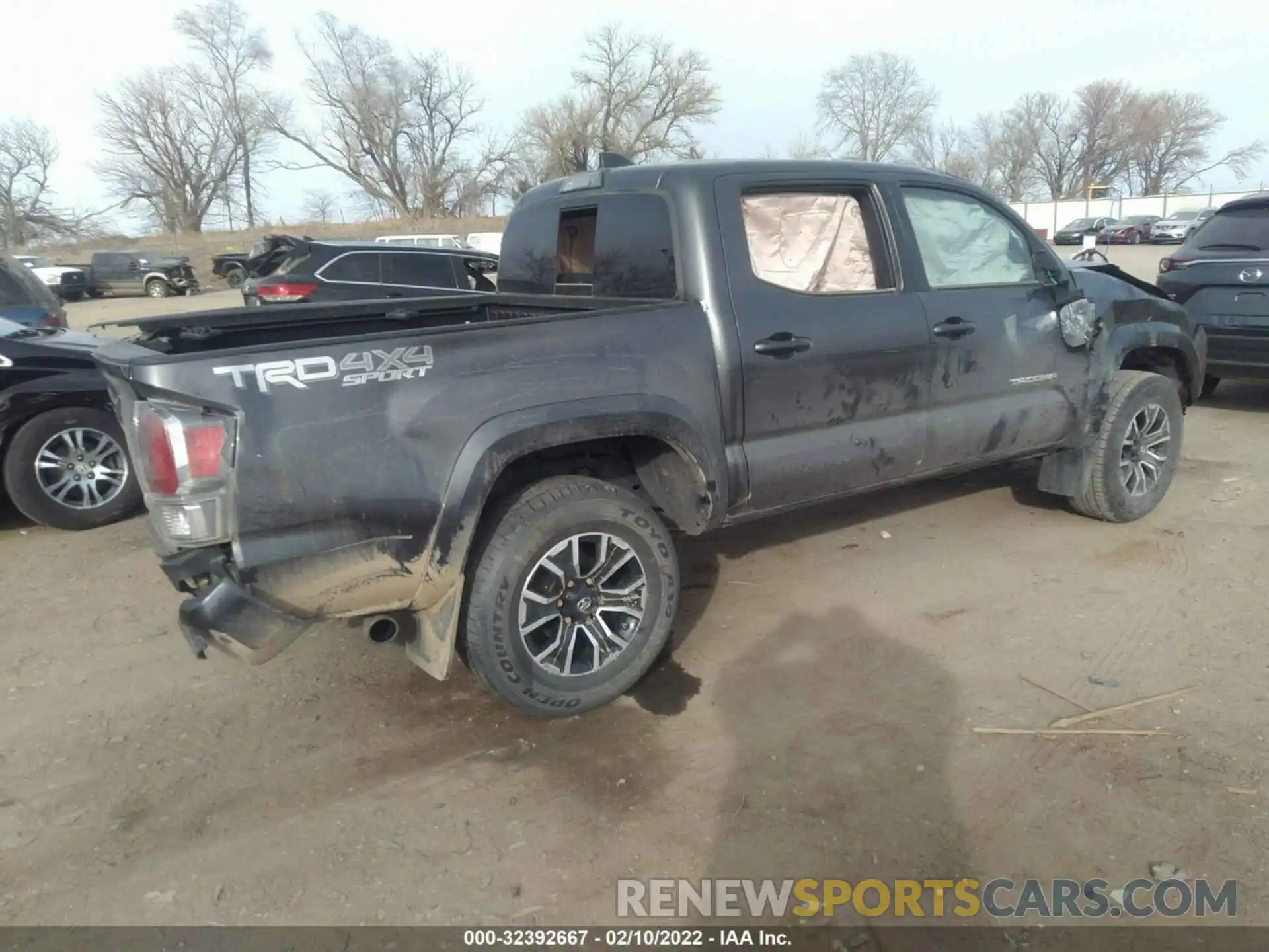 4 Photograph of a damaged car 5TFCZ5AN5LX220935 TOYOTA TACOMA 4WD 2020