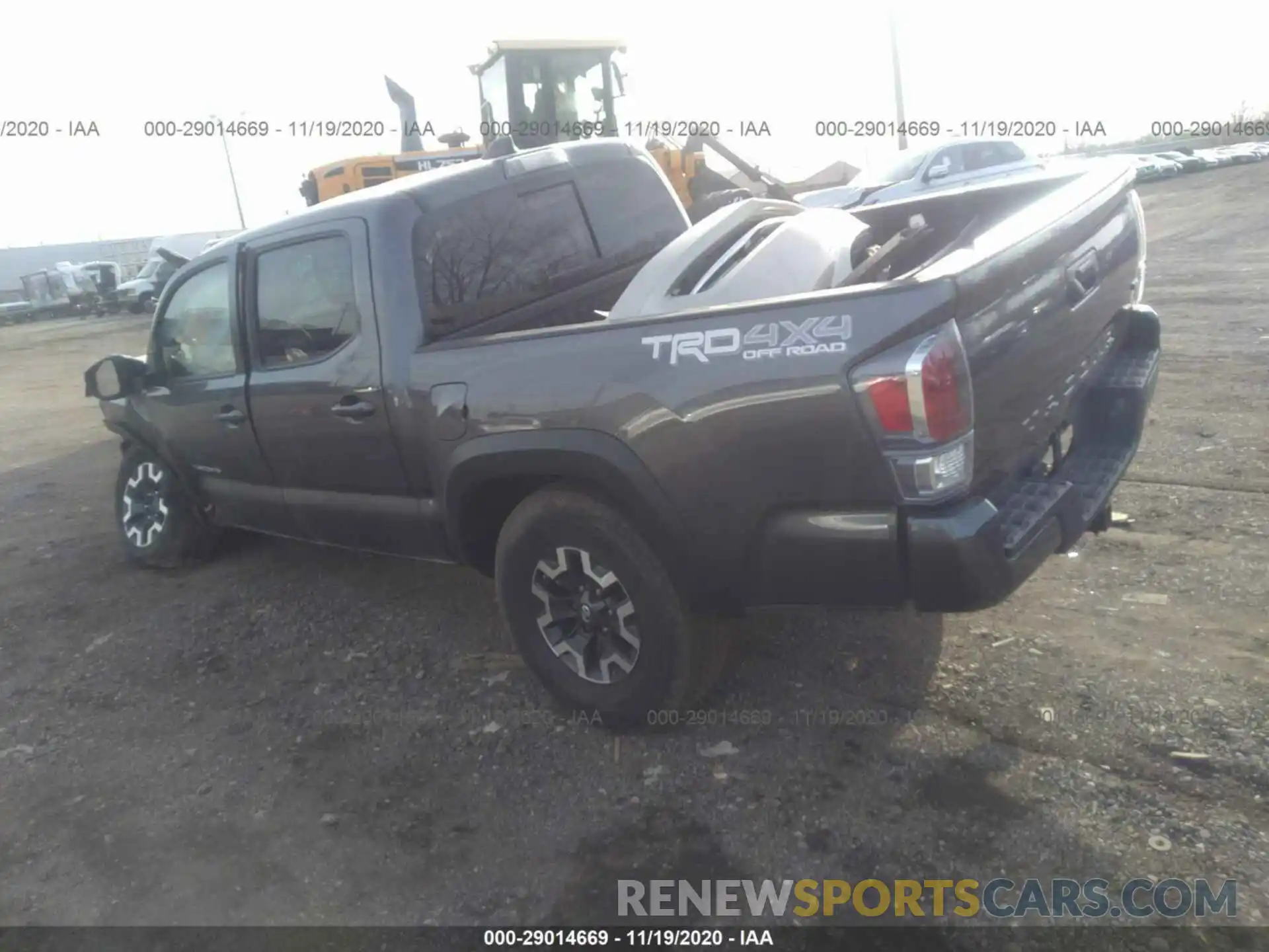 3 Photograph of a damaged car 5TFCZ5AN5LX223916 TOYOTA TACOMA 4WD 2020