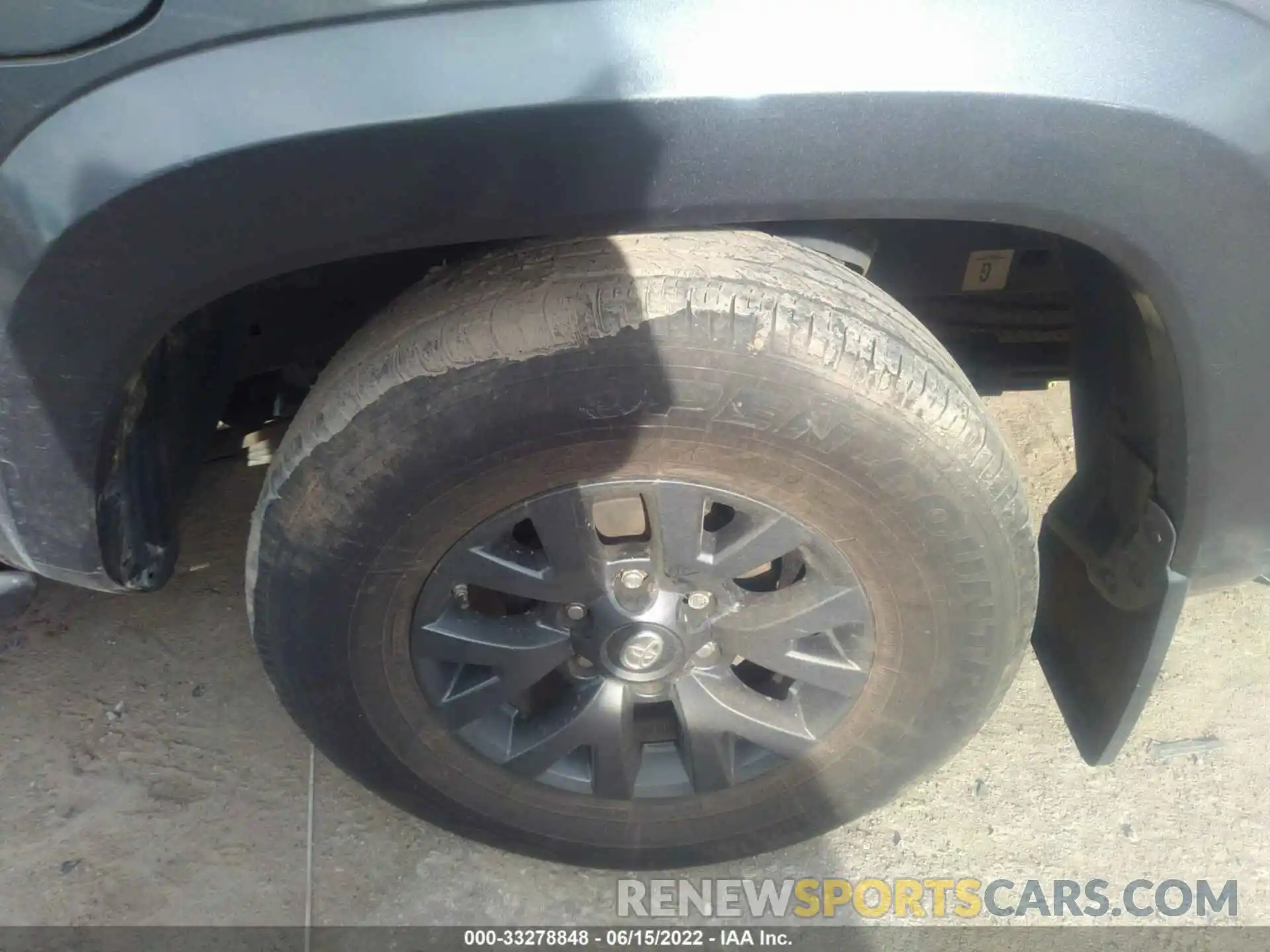 13 Photograph of a damaged car 5TFCZ5AN5LX229280 TOYOTA TACOMA 4WD 2020