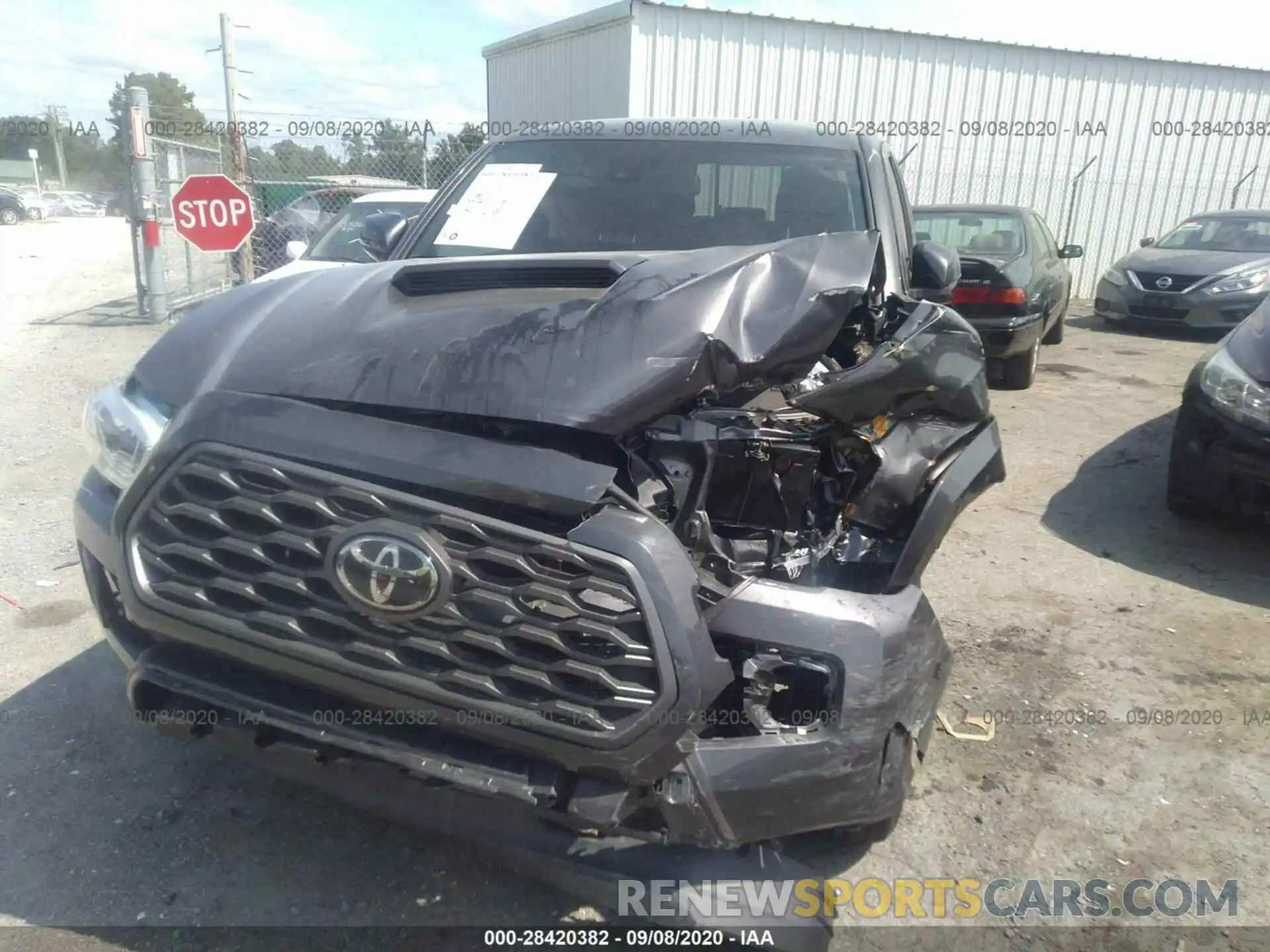 6 Photograph of a damaged car 5TFCZ5AN5LX229831 TOYOTA TACOMA 4WD 2020