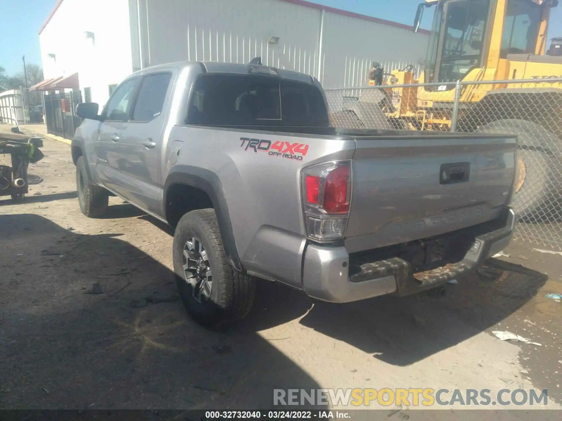 3 Photograph of a damaged car 5TFCZ5AN5LX230414 TOYOTA TACOMA 4WD 2020