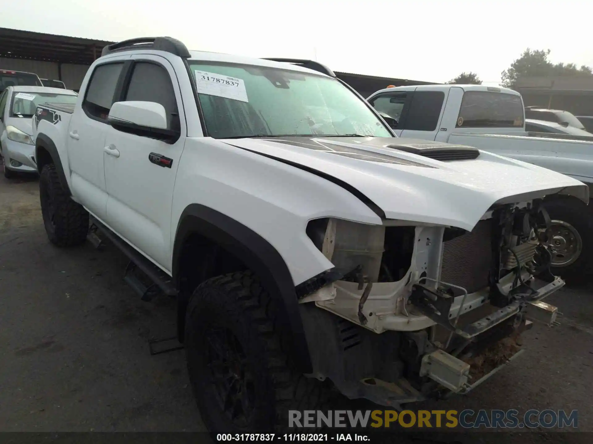 1 Photograph of a damaged car 5TFCZ5AN5LX232194 TOYOTA TACOMA 4WD 2020