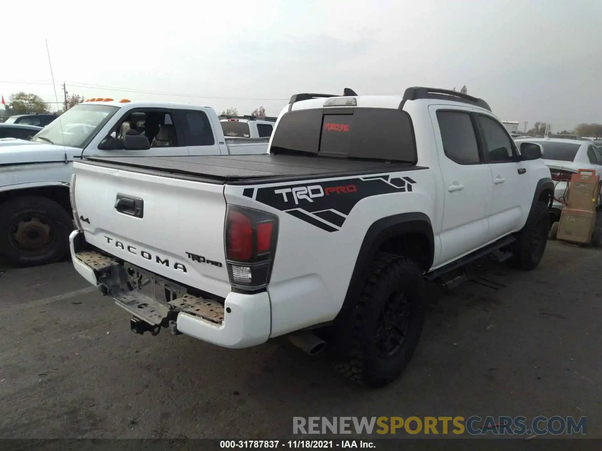 4 Фотография поврежденного автомобиля 5TFCZ5AN5LX232194 TOYOTA TACOMA 4WD 2020