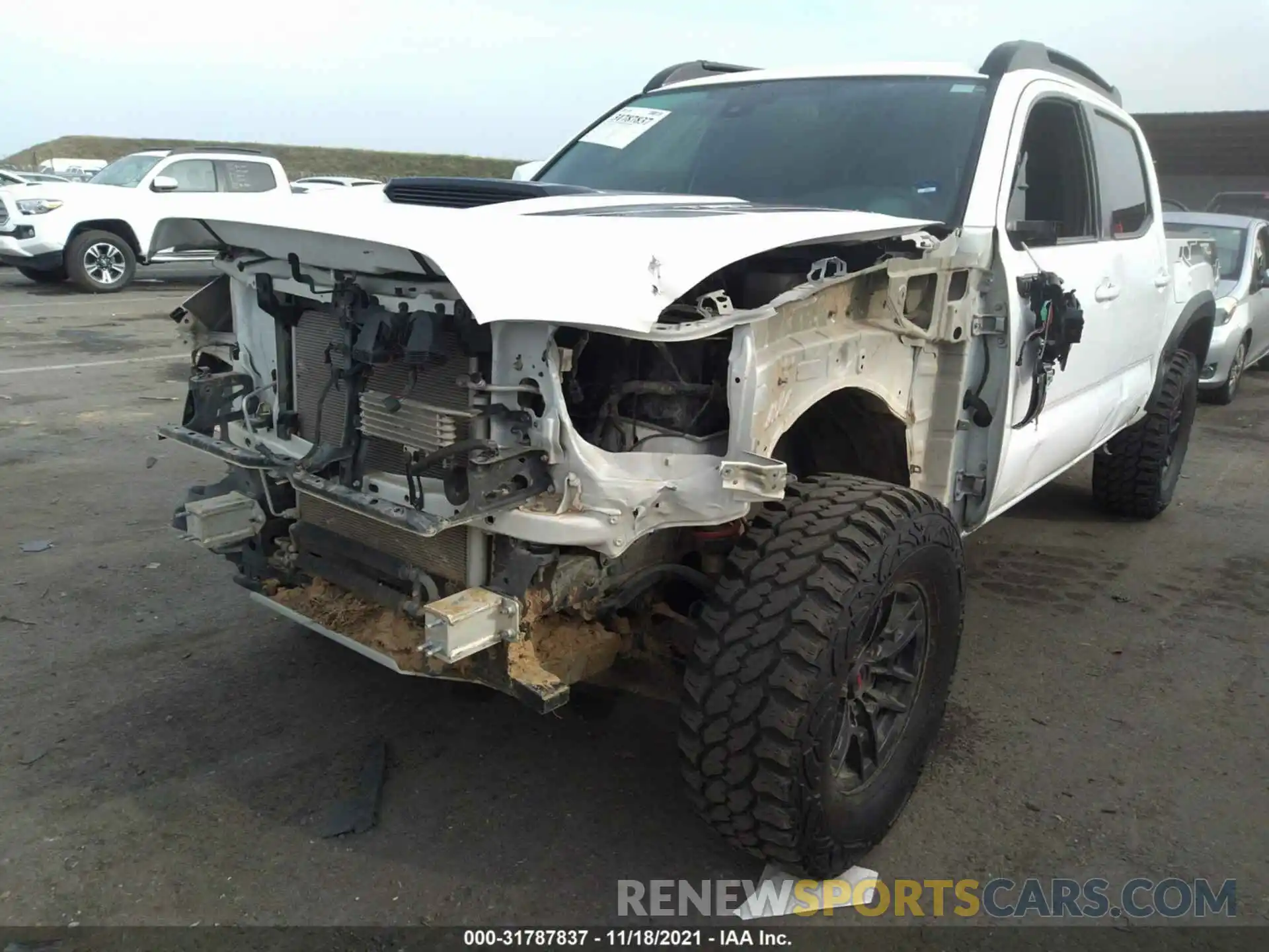 6 Фотография поврежденного автомобиля 5TFCZ5AN5LX232194 TOYOTA TACOMA 4WD 2020