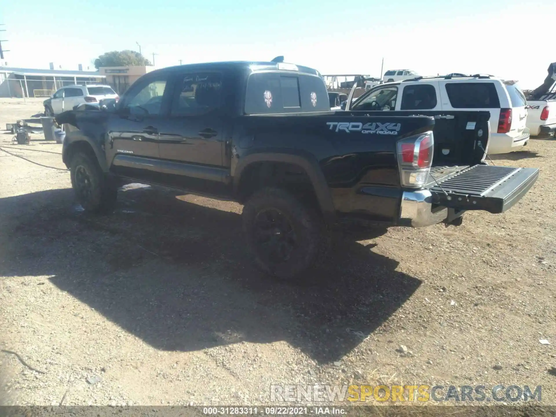 3 Photograph of a damaged car 5TFCZ5AN5LX233023 TOYOTA TACOMA 4WD 2020