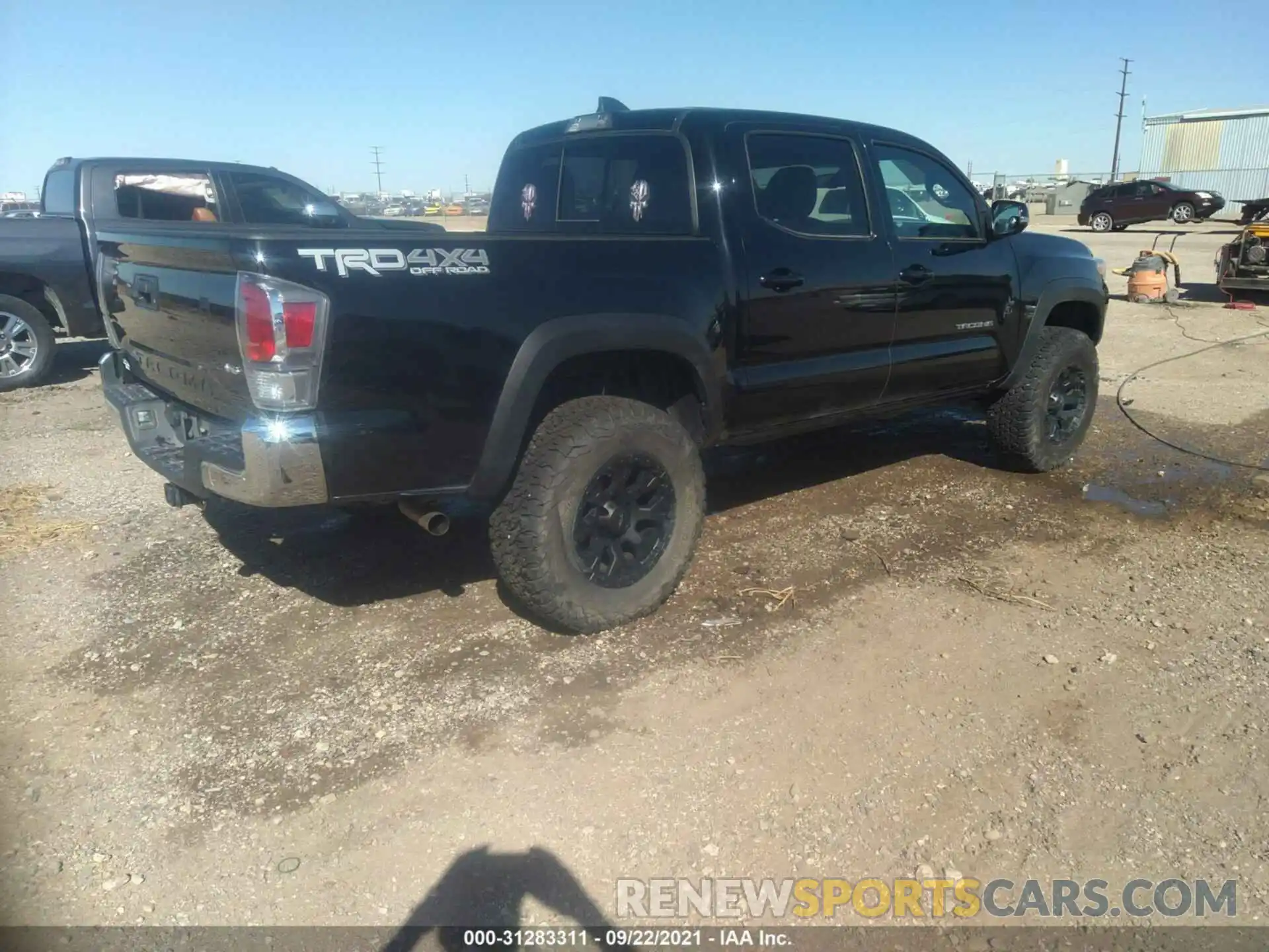 4 Photograph of a damaged car 5TFCZ5AN5LX233023 TOYOTA TACOMA 4WD 2020