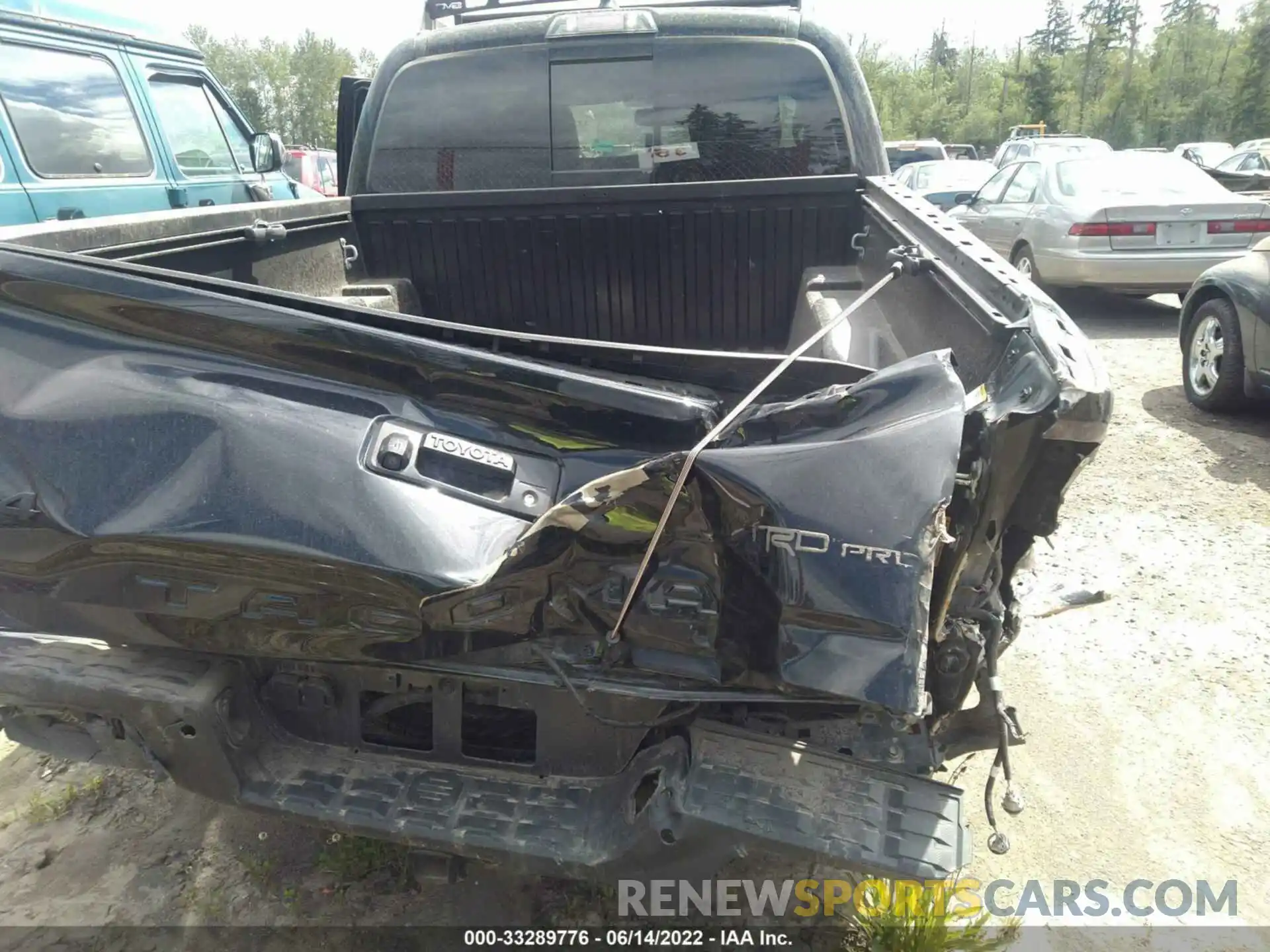 6 Photograph of a damaged car 5TFCZ5AN6LX219339 TOYOTA TACOMA 4WD 2020