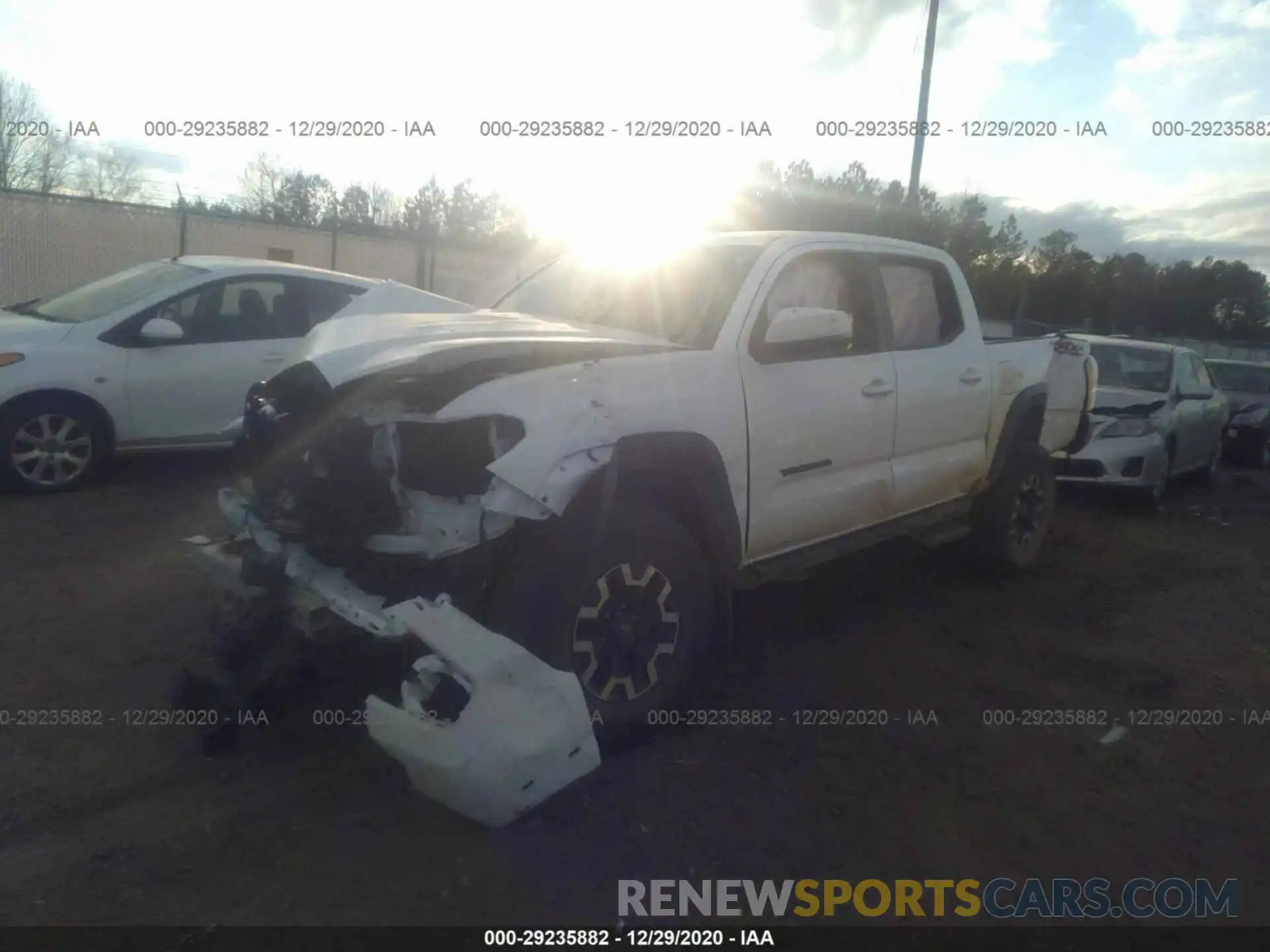 2 Photograph of a damaged car 5TFCZ5AN6LX221043 TOYOTA TACOMA 4WD 2020