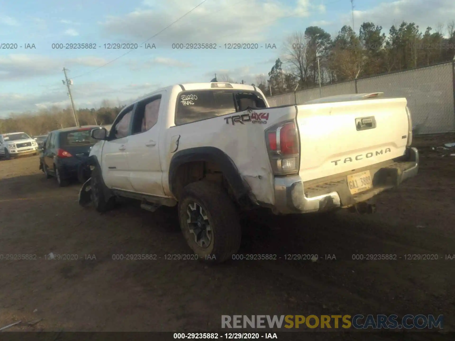 3 Photograph of a damaged car 5TFCZ5AN6LX221043 TOYOTA TACOMA 4WD 2020