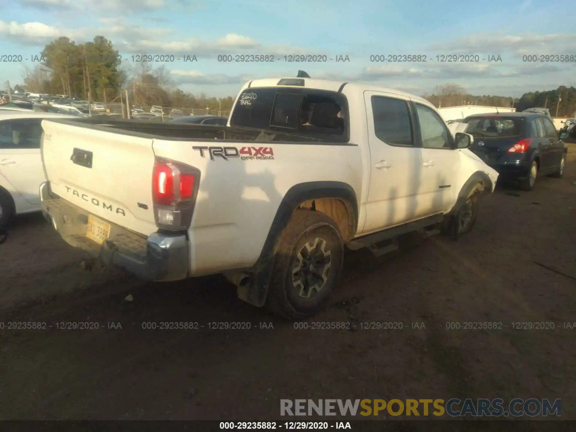 4 Фотография поврежденного автомобиля 5TFCZ5AN6LX221043 TOYOTA TACOMA 4WD 2020