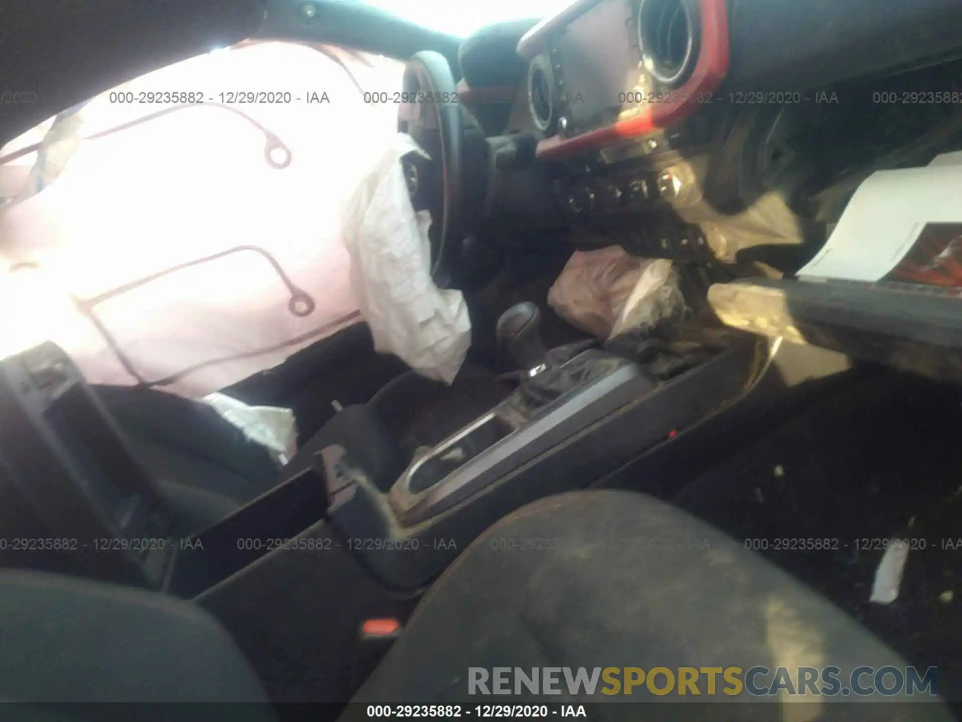 5 Photograph of a damaged car 5TFCZ5AN6LX221043 TOYOTA TACOMA 4WD 2020