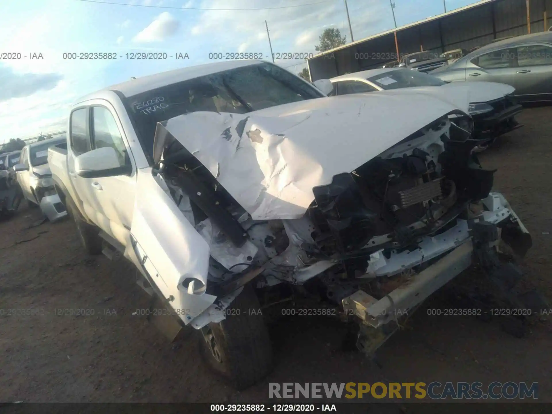 6 Photograph of a damaged car 5TFCZ5AN6LX221043 TOYOTA TACOMA 4WD 2020