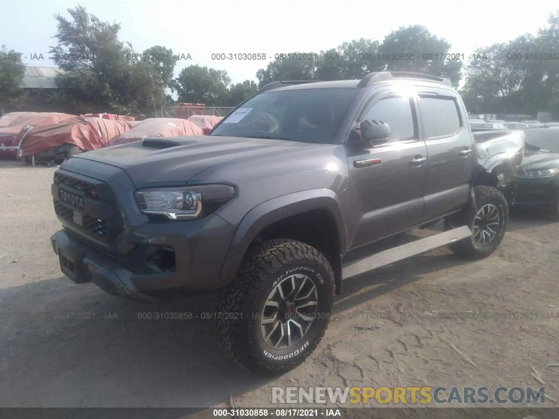 2 Фотография поврежденного автомобиля 5TFCZ5AN6LX225237 TOYOTA TACOMA 4WD 2020