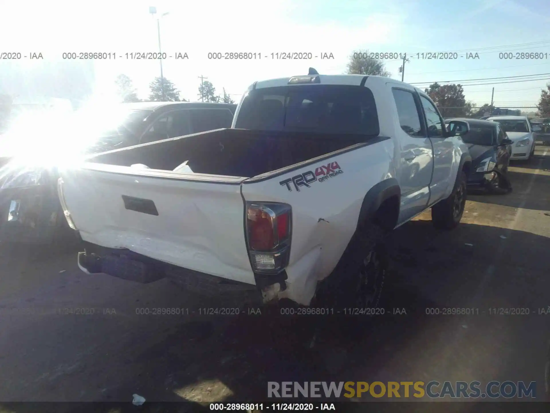 4 Фотография поврежденного автомобиля 5TFCZ5AN6LX227201 TOYOTA TACOMA 4WD 2020