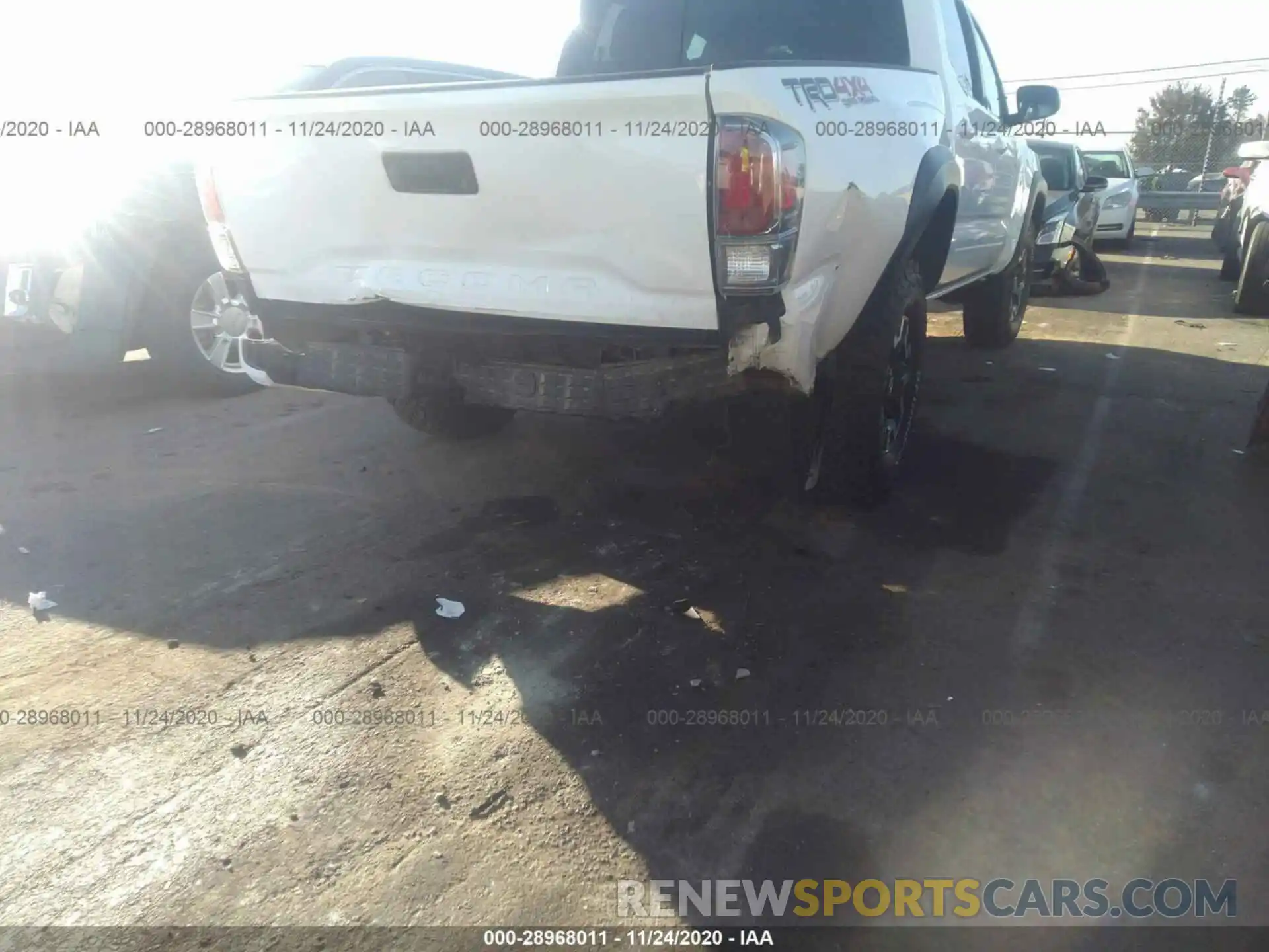 6 Photograph of a damaged car 5TFCZ5AN6LX227201 TOYOTA TACOMA 4WD 2020