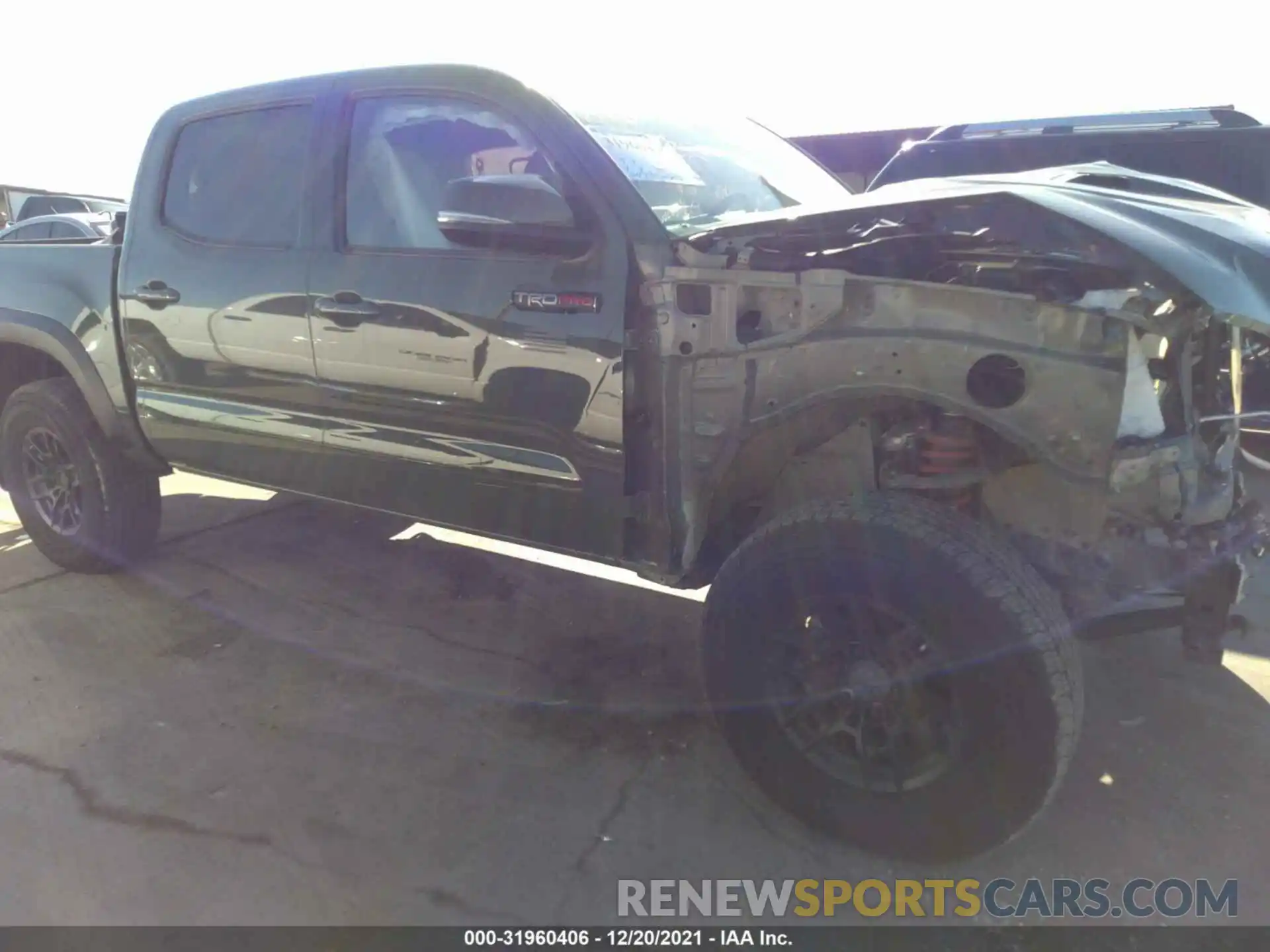 1 Photograph of a damaged car 5TFCZ5AN6LX241664 TOYOTA TACOMA 4WD 2020