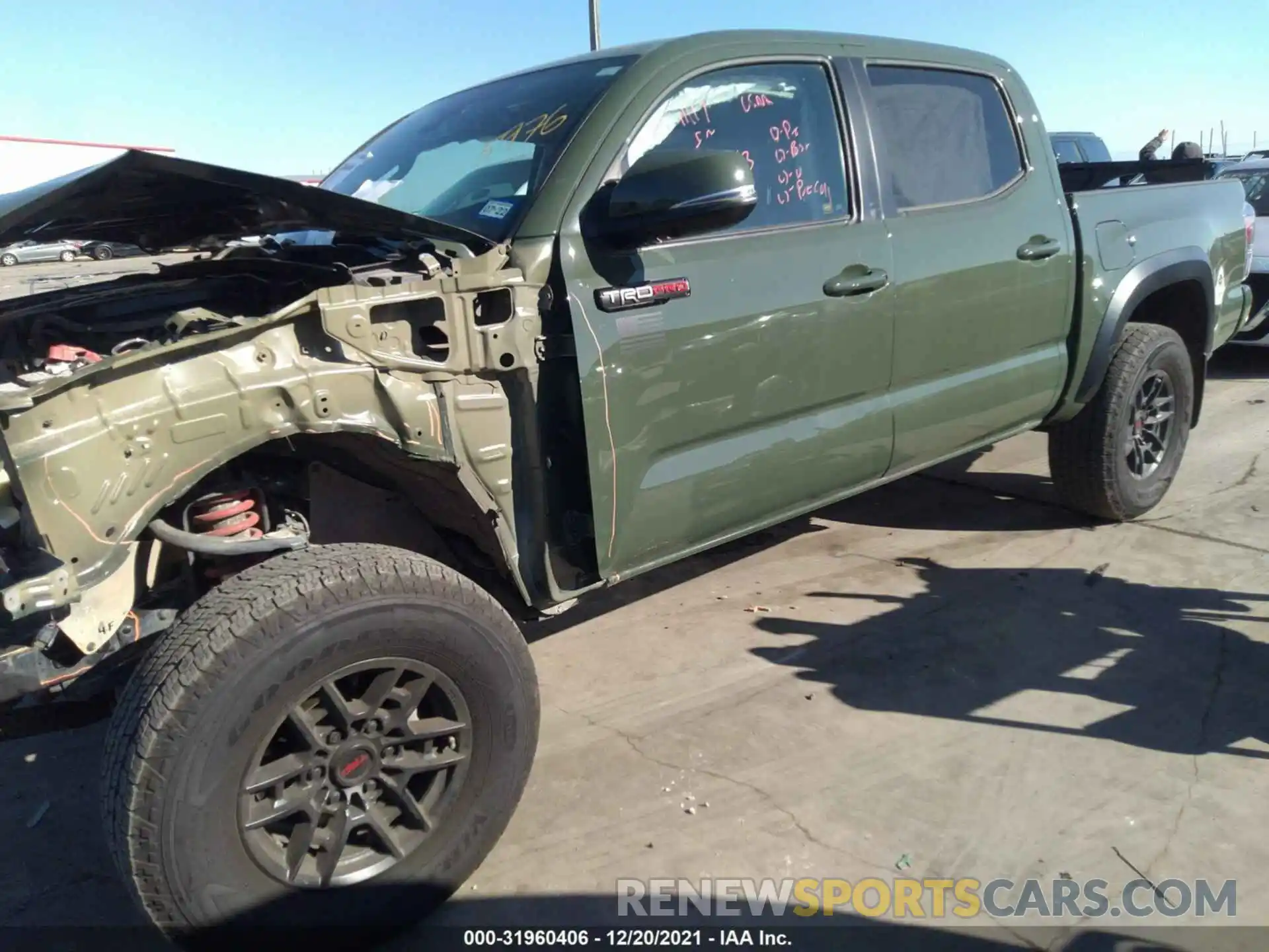 2 Photograph of a damaged car 5TFCZ5AN6LX241664 TOYOTA TACOMA 4WD 2020