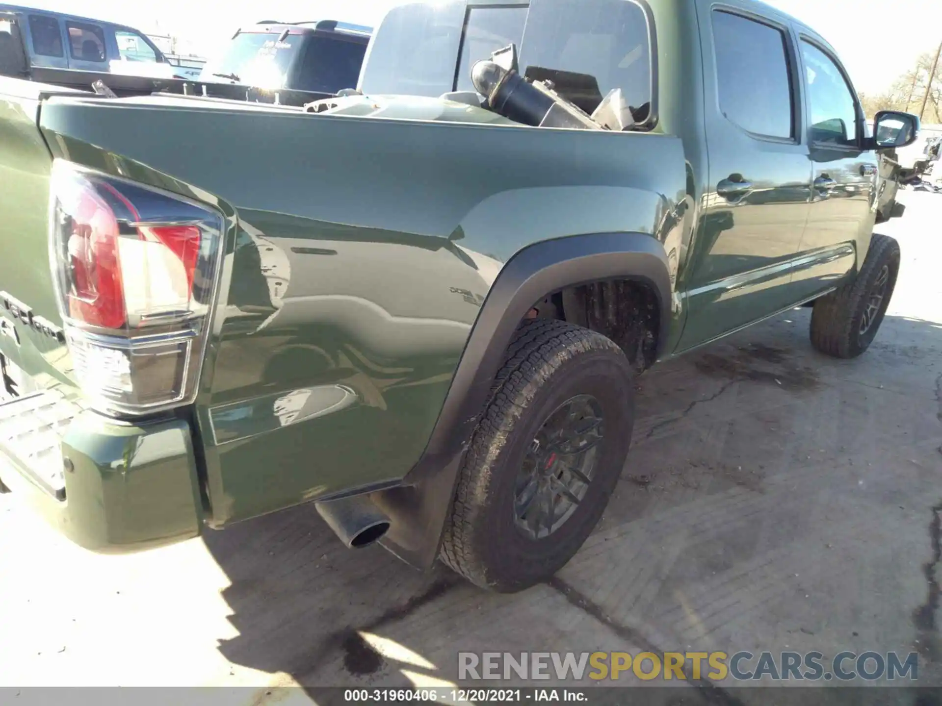 4 Photograph of a damaged car 5TFCZ5AN6LX241664 TOYOTA TACOMA 4WD 2020