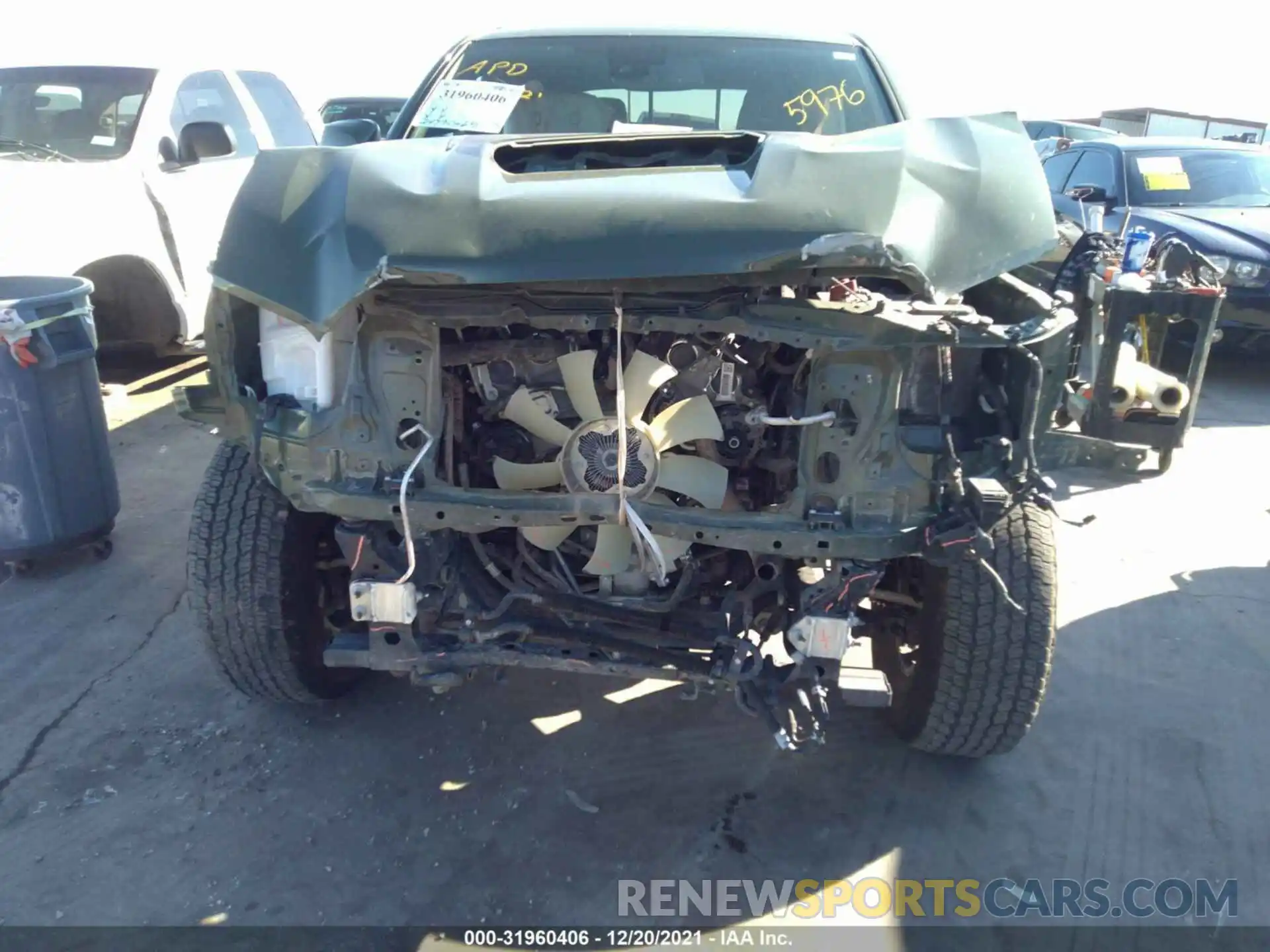 6 Photograph of a damaged car 5TFCZ5AN6LX241664 TOYOTA TACOMA 4WD 2020