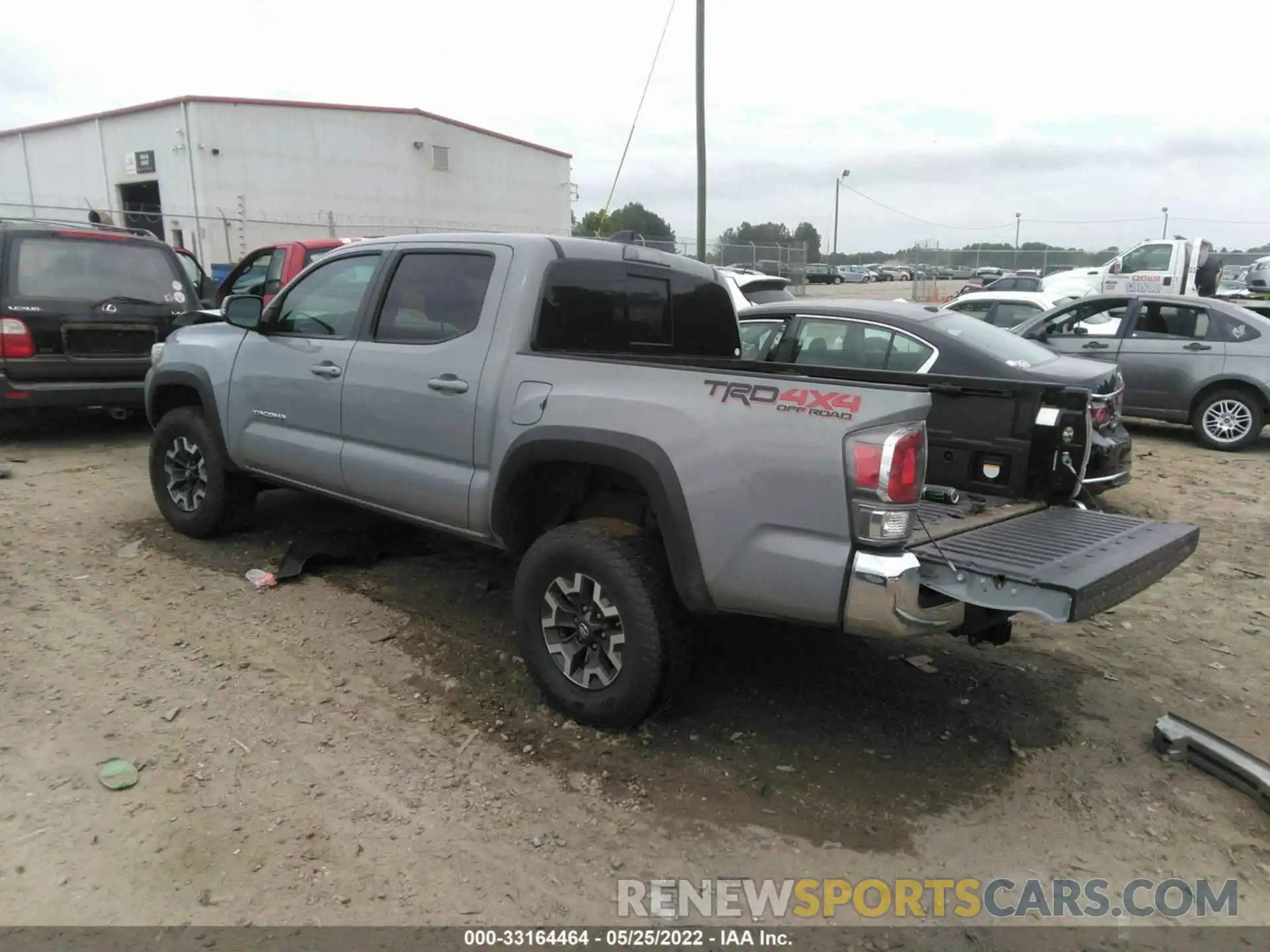 3 Фотография поврежденного автомобиля 5TFCZ5AN7LX213114 TOYOTA TACOMA 4WD 2020