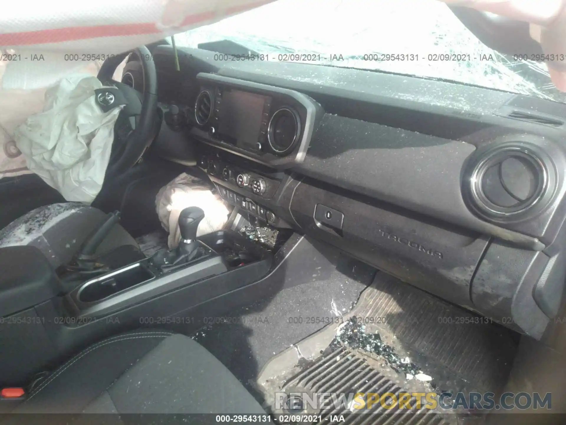 5 Photograph of a damaged car 5TFCZ5AN7LX213856 TOYOTA TACOMA 4WD 2020