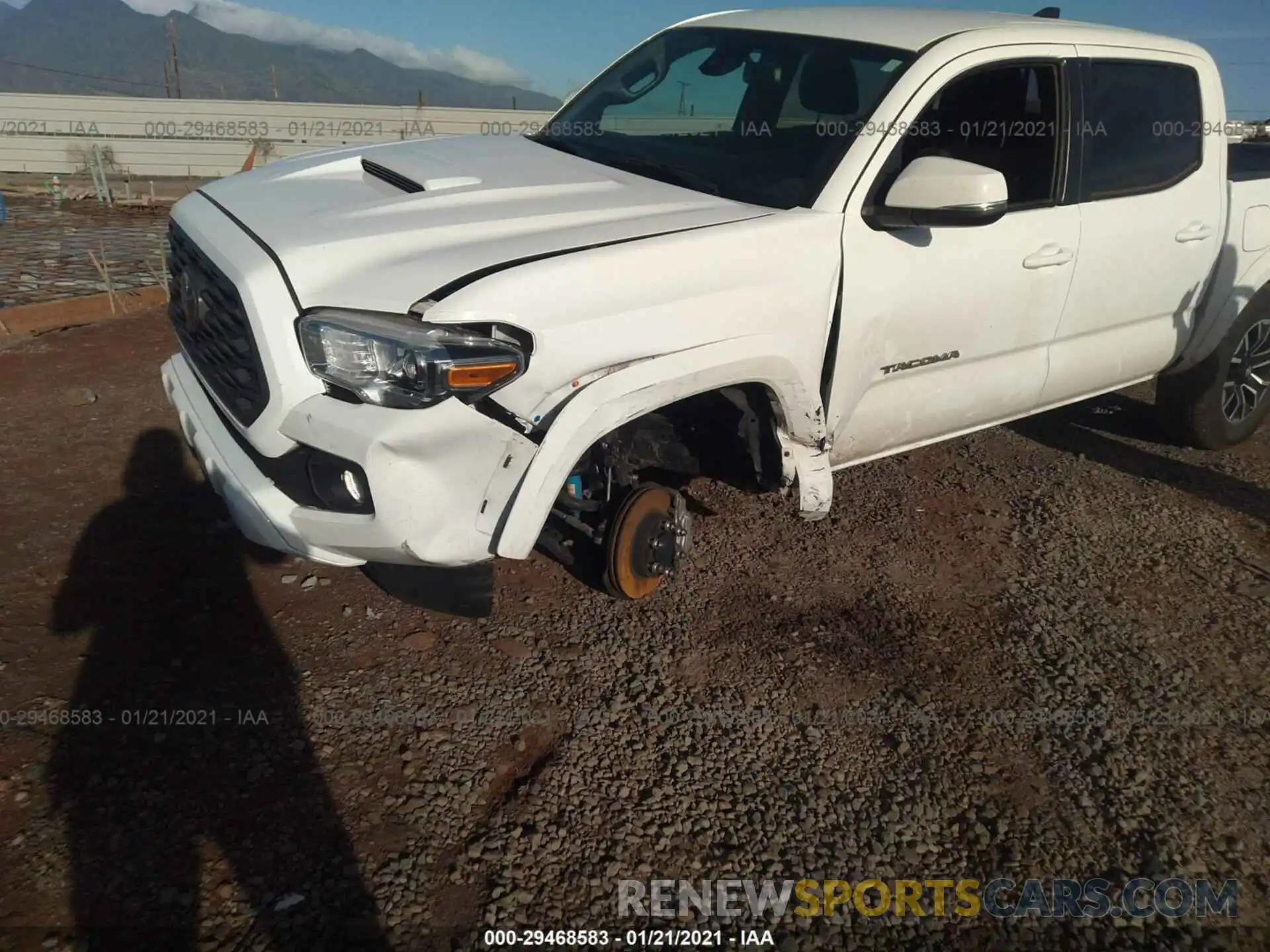 6 Photograph of a damaged car 5TFCZ5AN7LX216644 TOYOTA TACOMA 4WD 2020