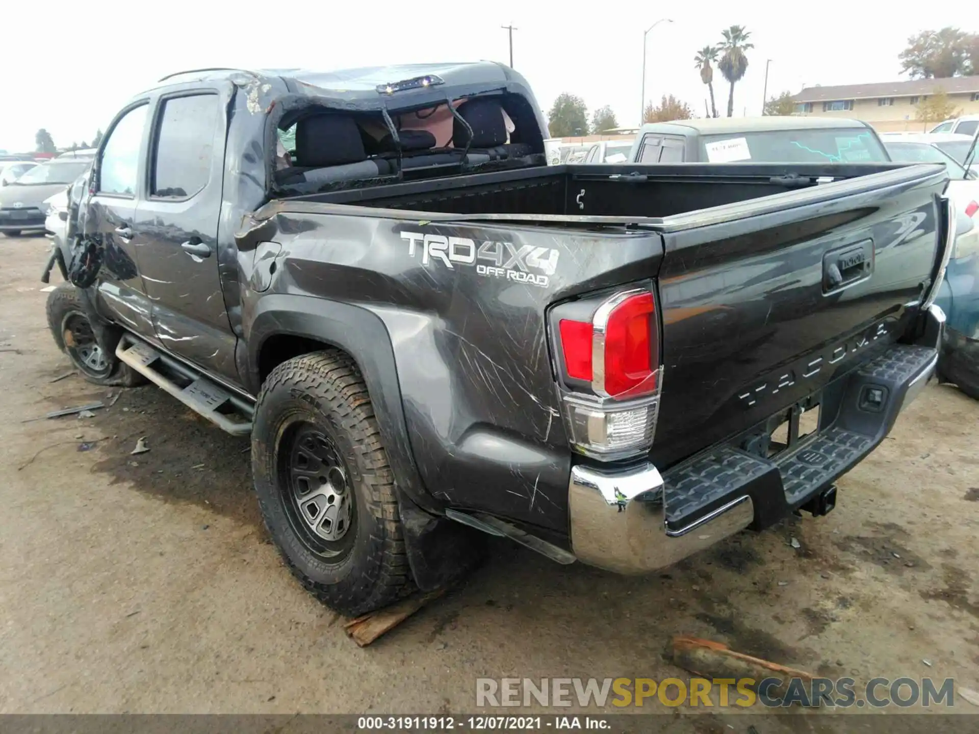 3 Photograph of a damaged car 5TFCZ5AN7LX219382 TOYOTA TACOMA 4WD 2020