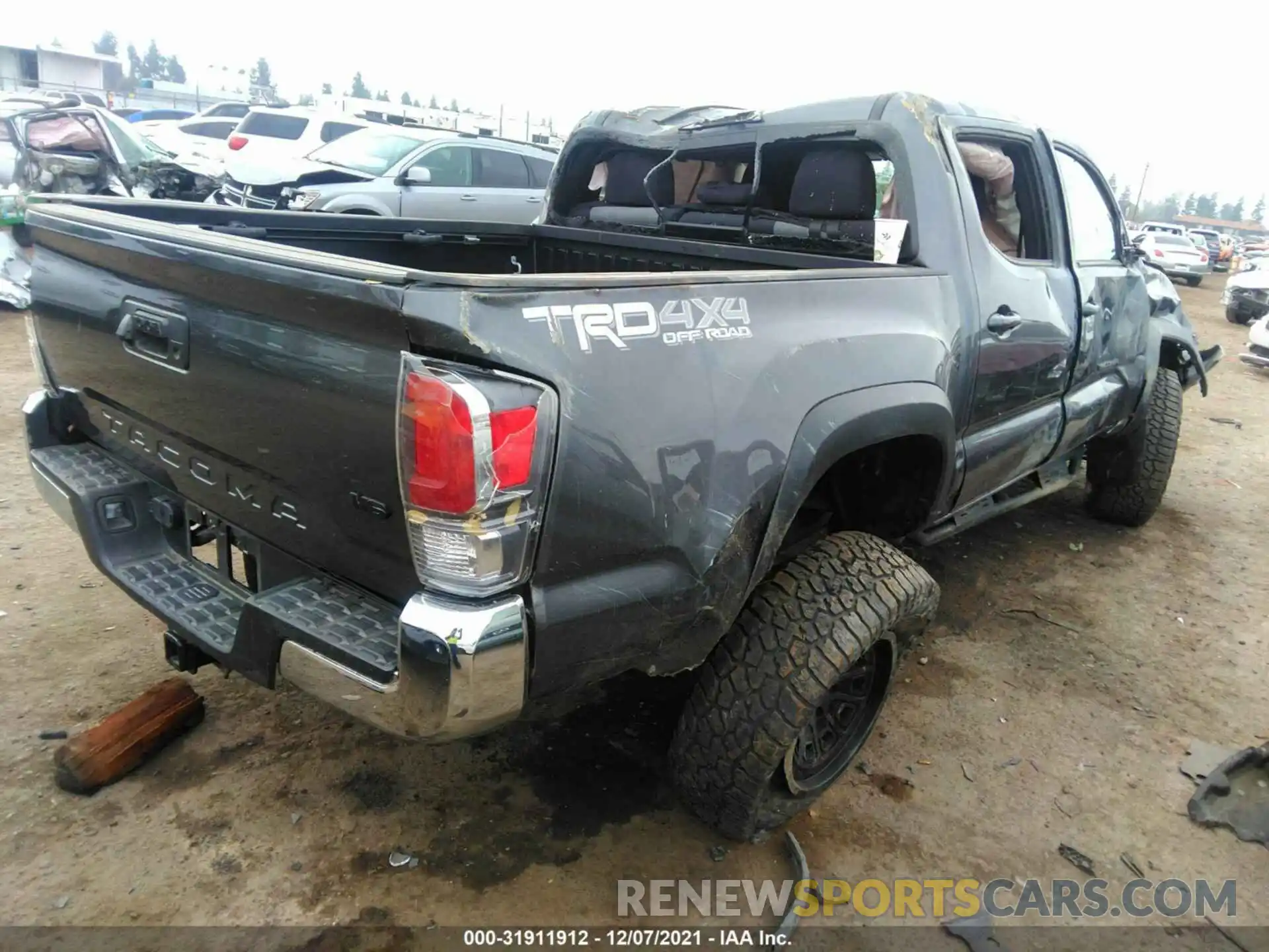 4 Фотография поврежденного автомобиля 5TFCZ5AN7LX219382 TOYOTA TACOMA 4WD 2020